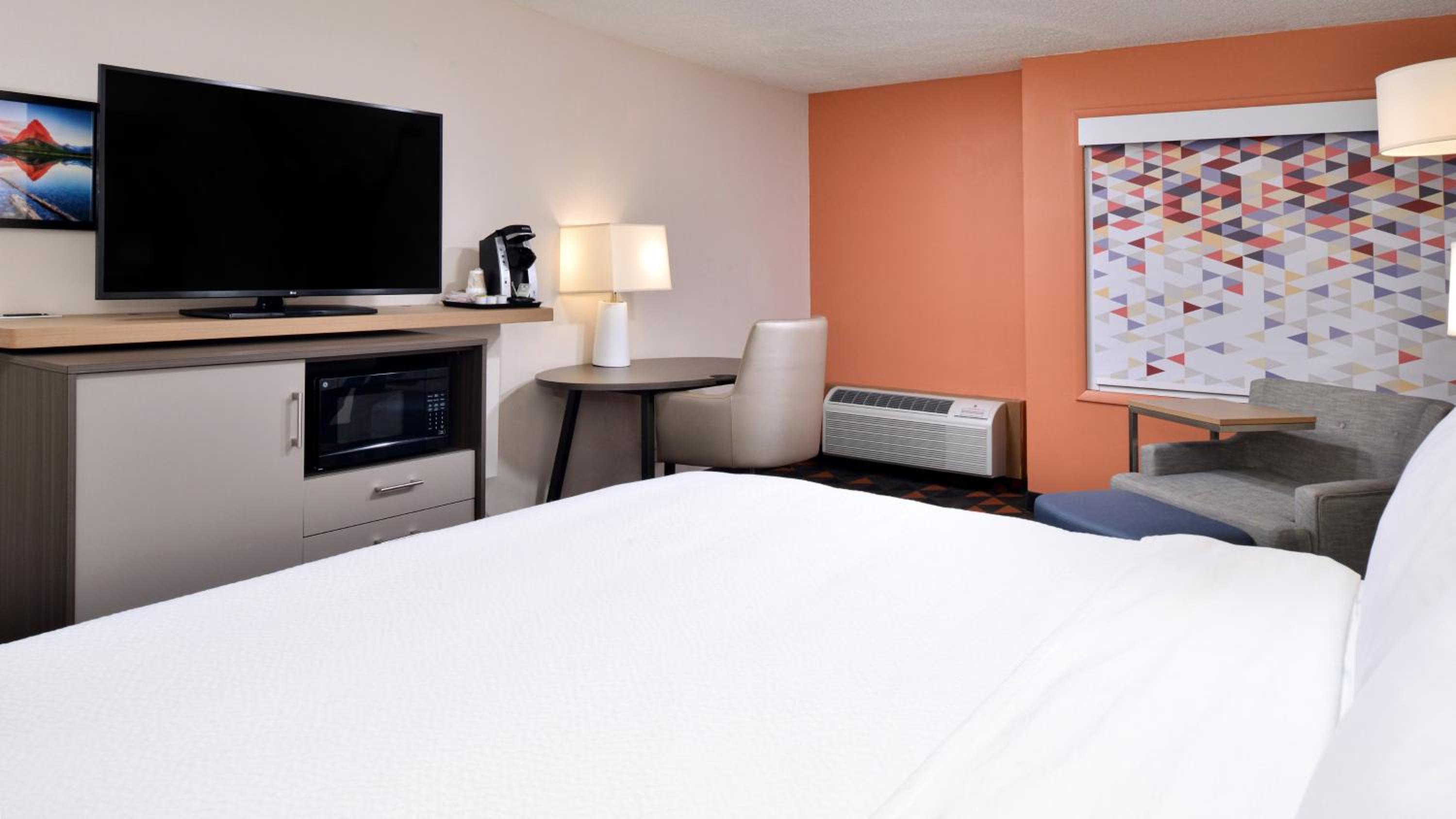 King Room - Mobility Access/Hearing Accessible - Photo 11
