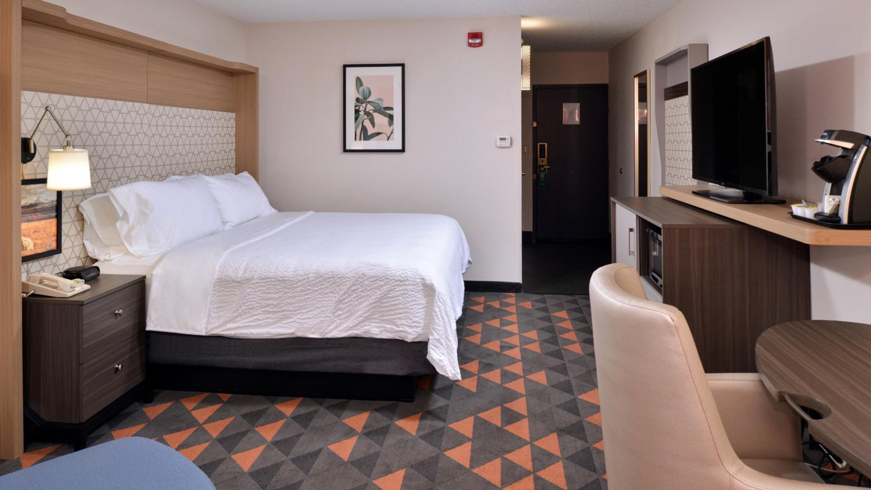 King Room - Mobility Access/Hearing Accessible - Photo 10