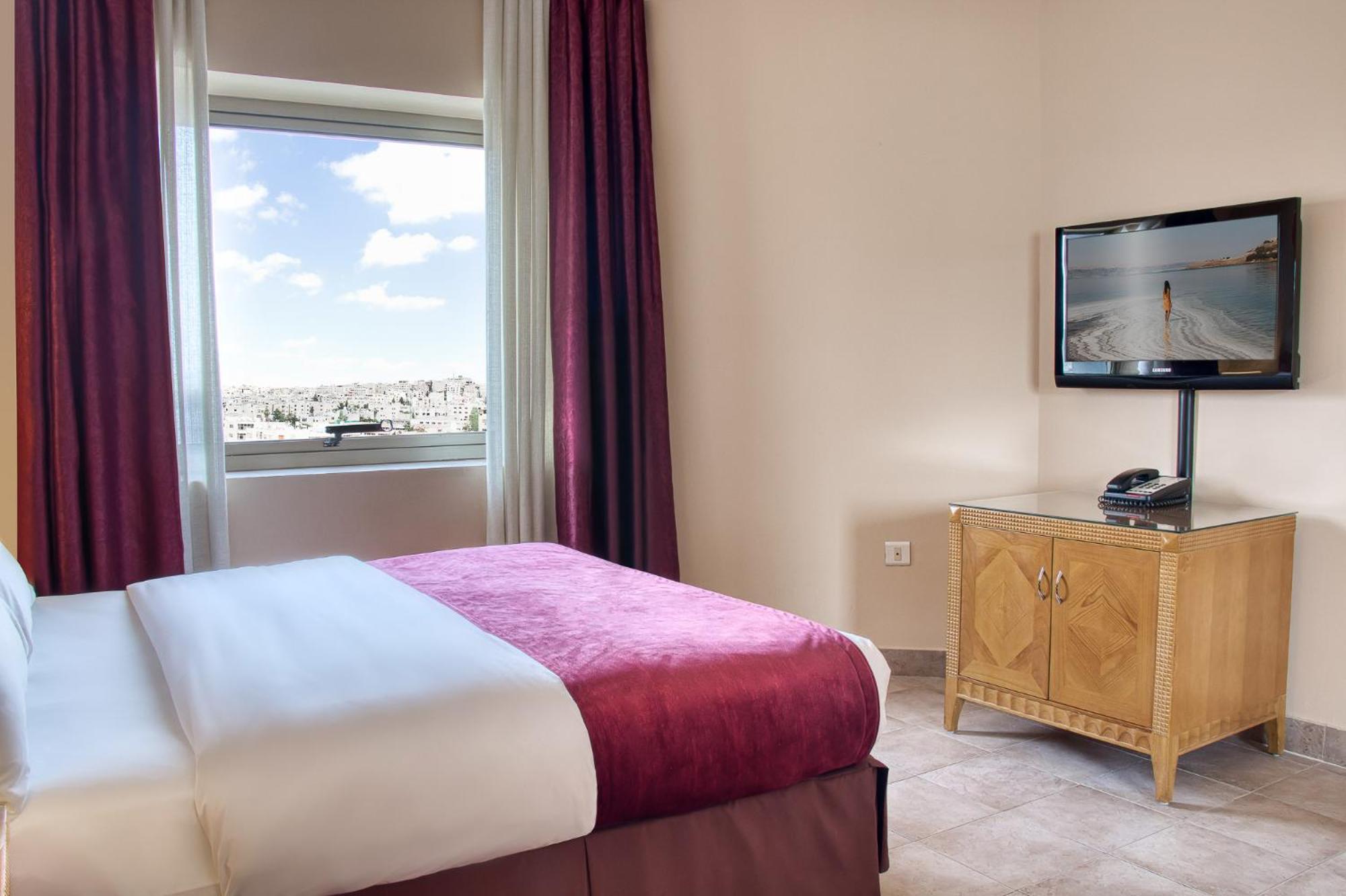 Deluxe Queen Room