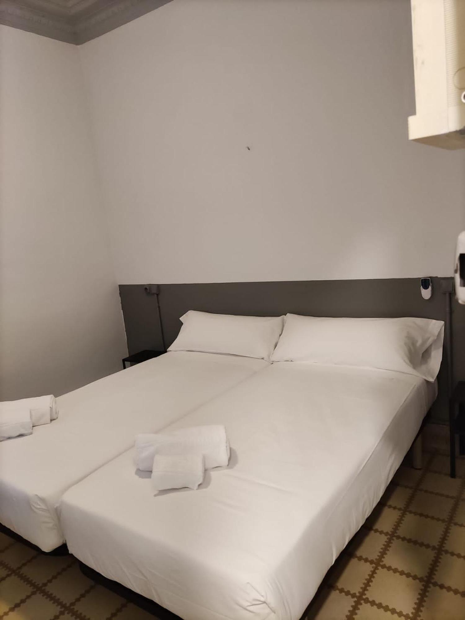 Budget Double Room with Shared Bathroom photo 3