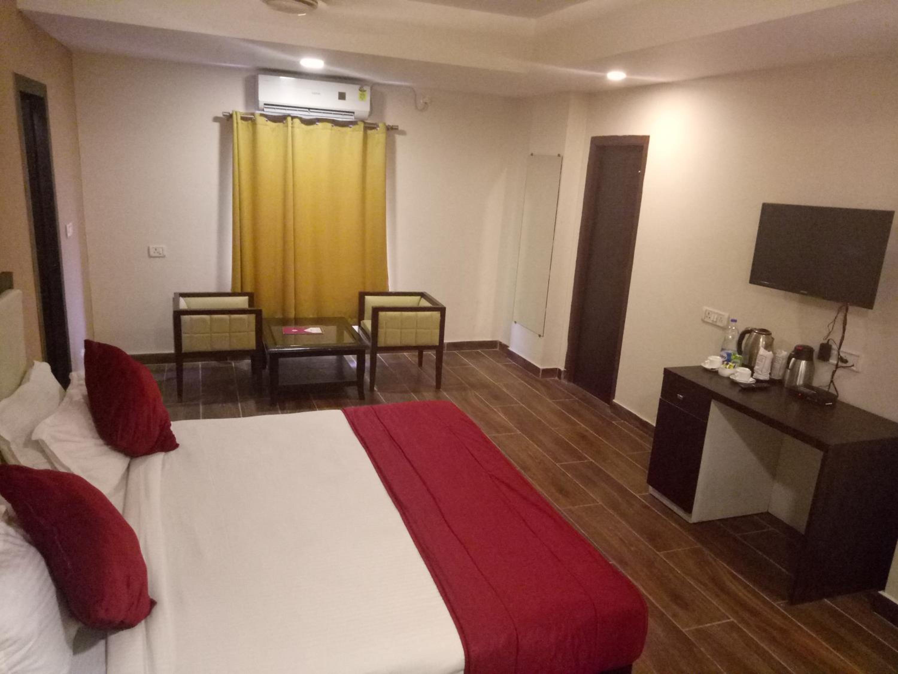Double or Twin Room - Photo 2