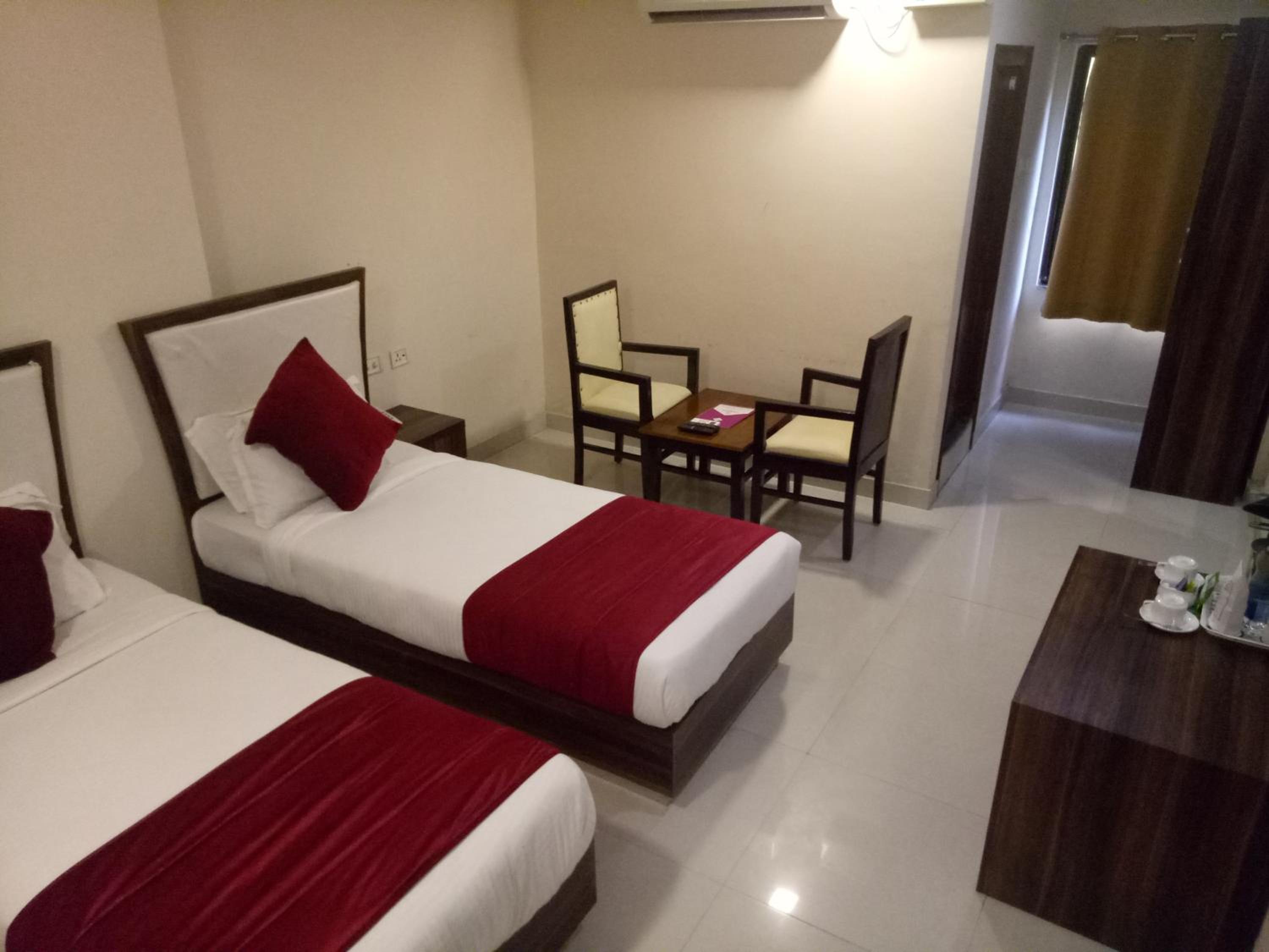 Double or Twin Room - Photo 4
