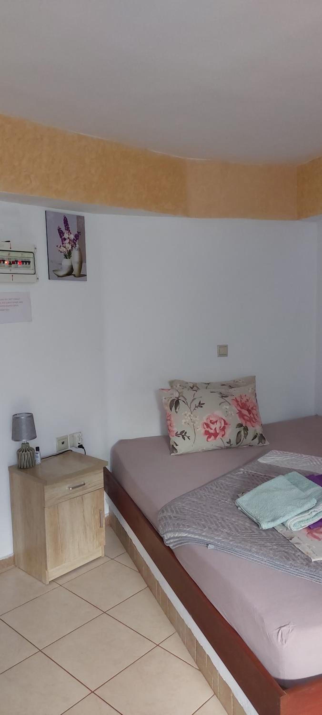 One-Bedroom Apartment - Photo 5