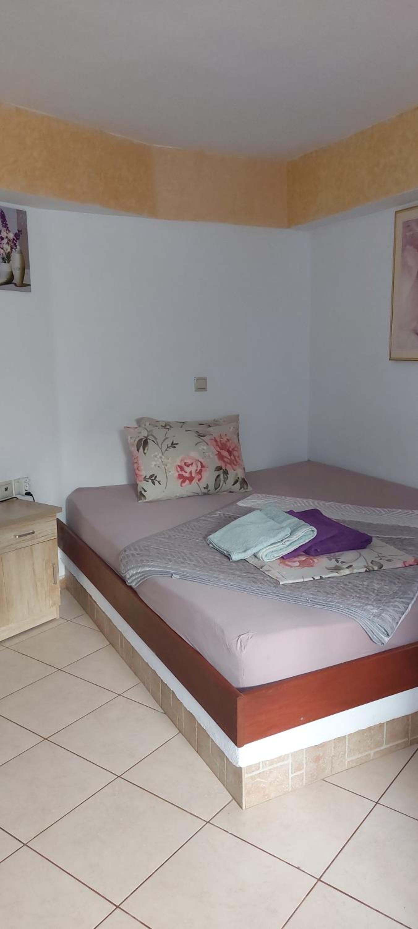 One-Bedroom Apartment - Photo 40