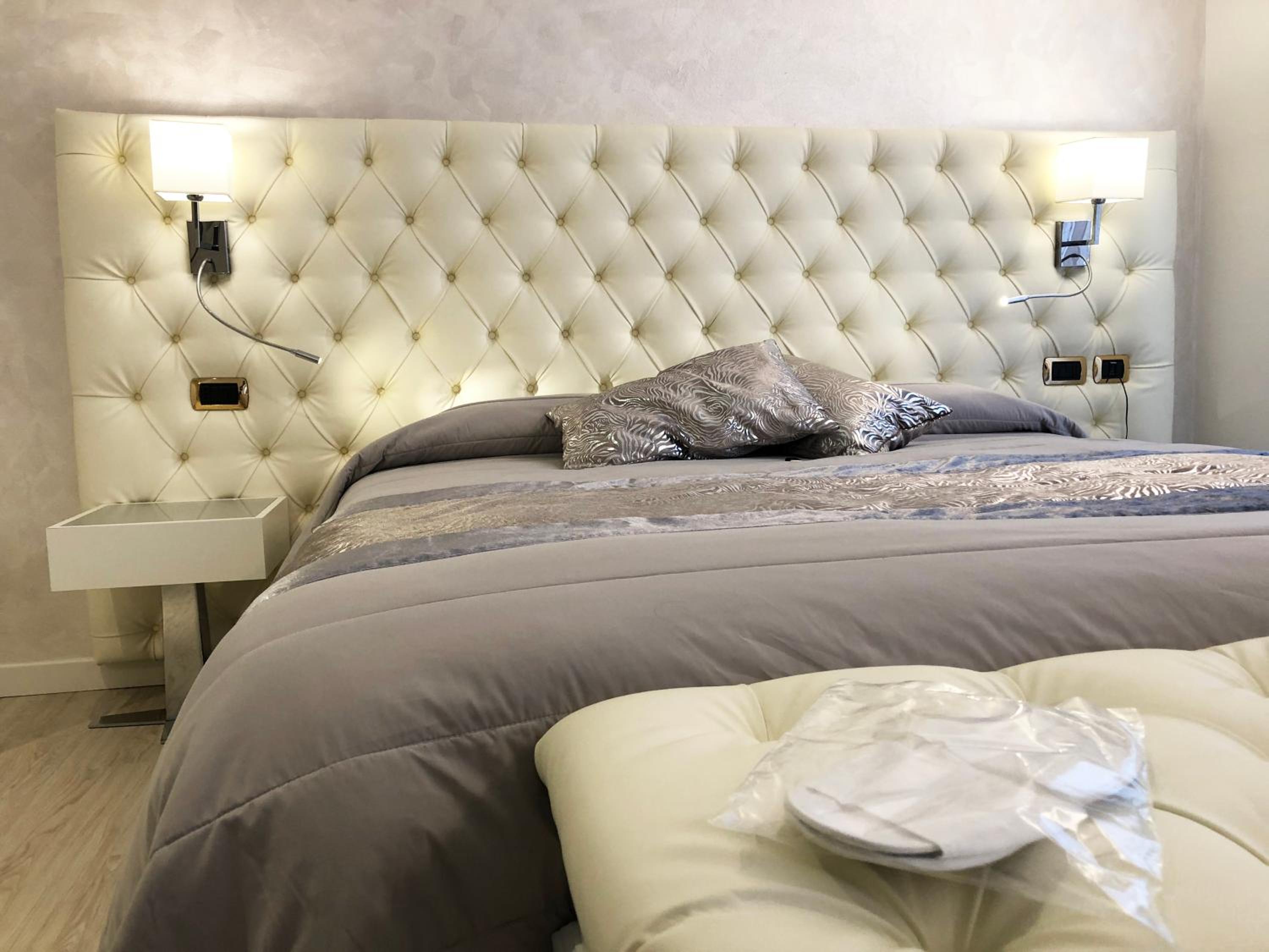 Deluxe King Room photo 2