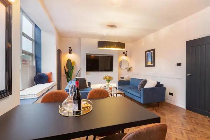 Two-Bedroom Apartment - Photo 11