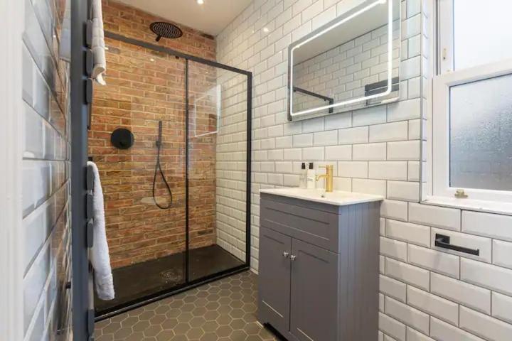 Two-Bedroom Apartment - Photo 16