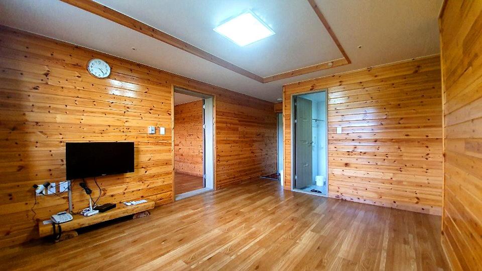 Family Room - Photo 4