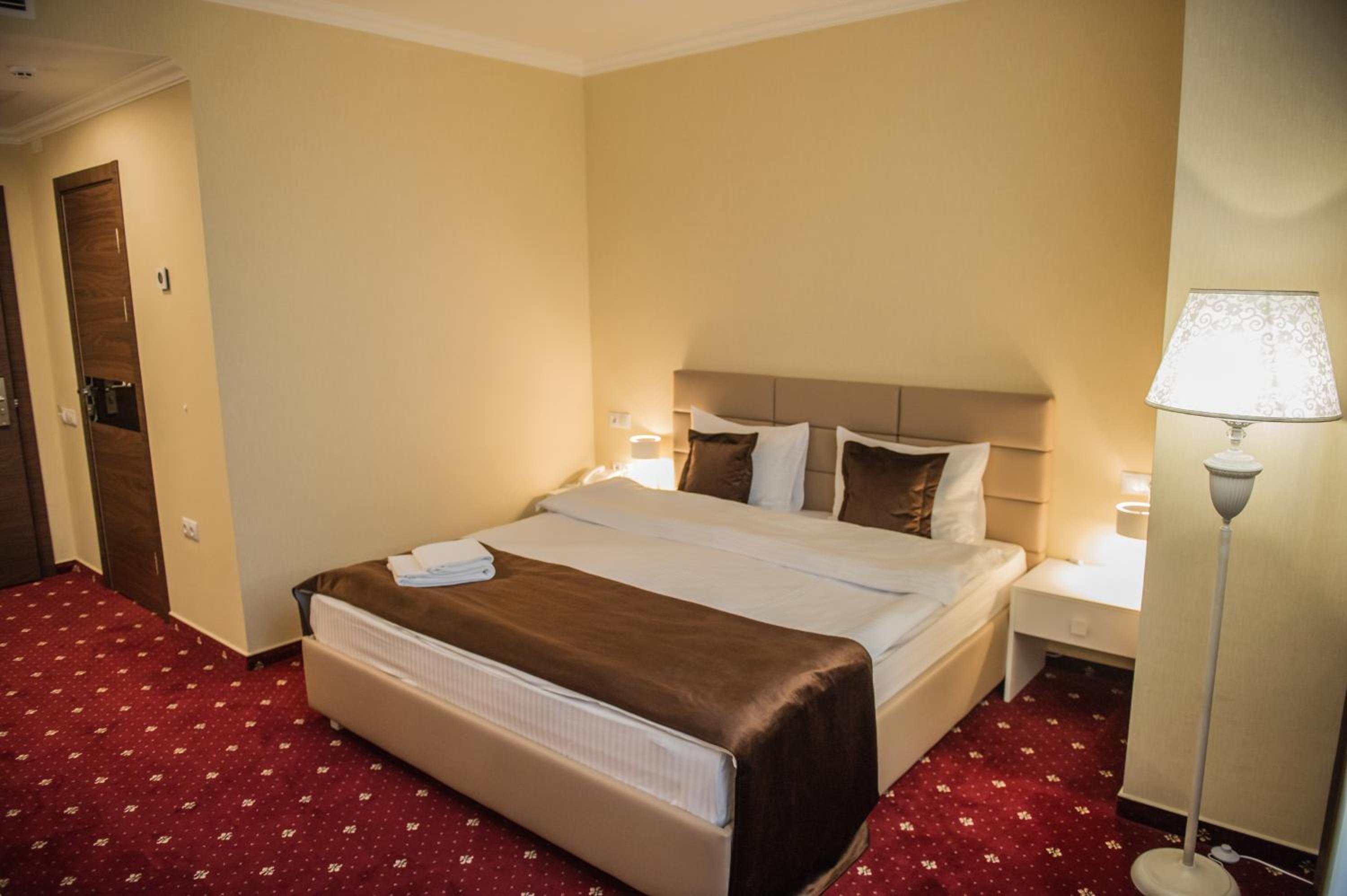 Standard King Room - Photo 5
