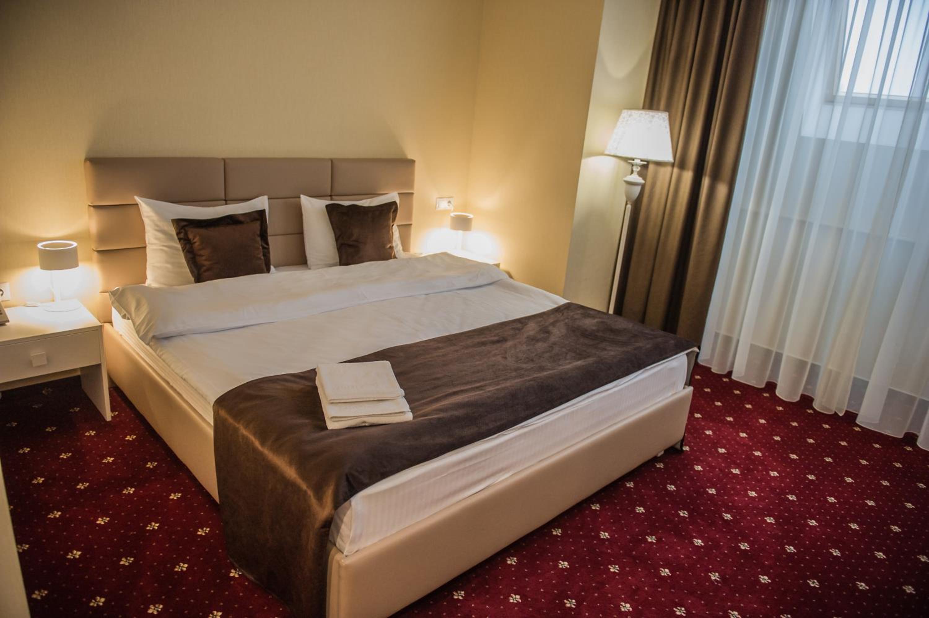 Standard King Room - Photo 6