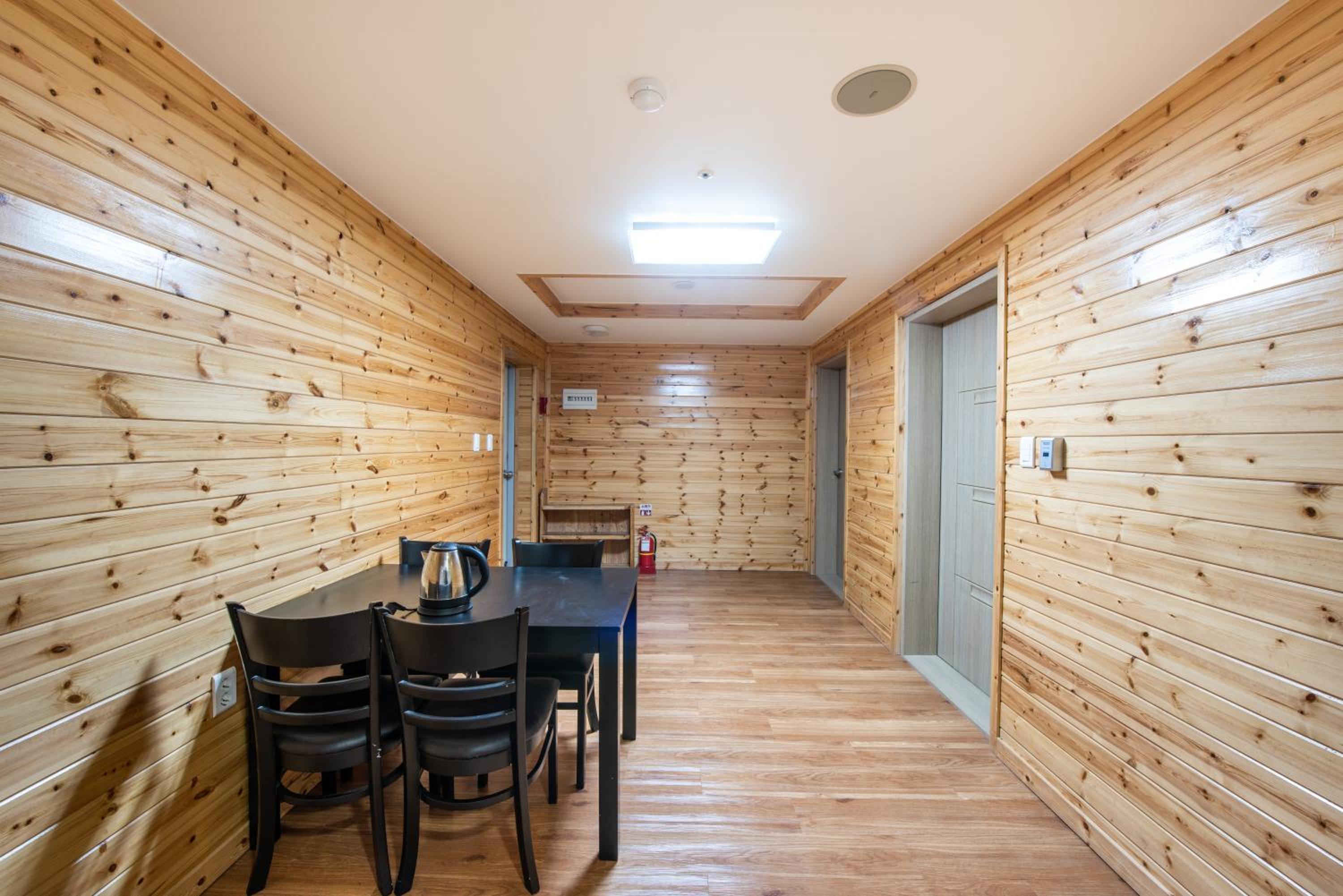 Superior Family Room - Photo 3