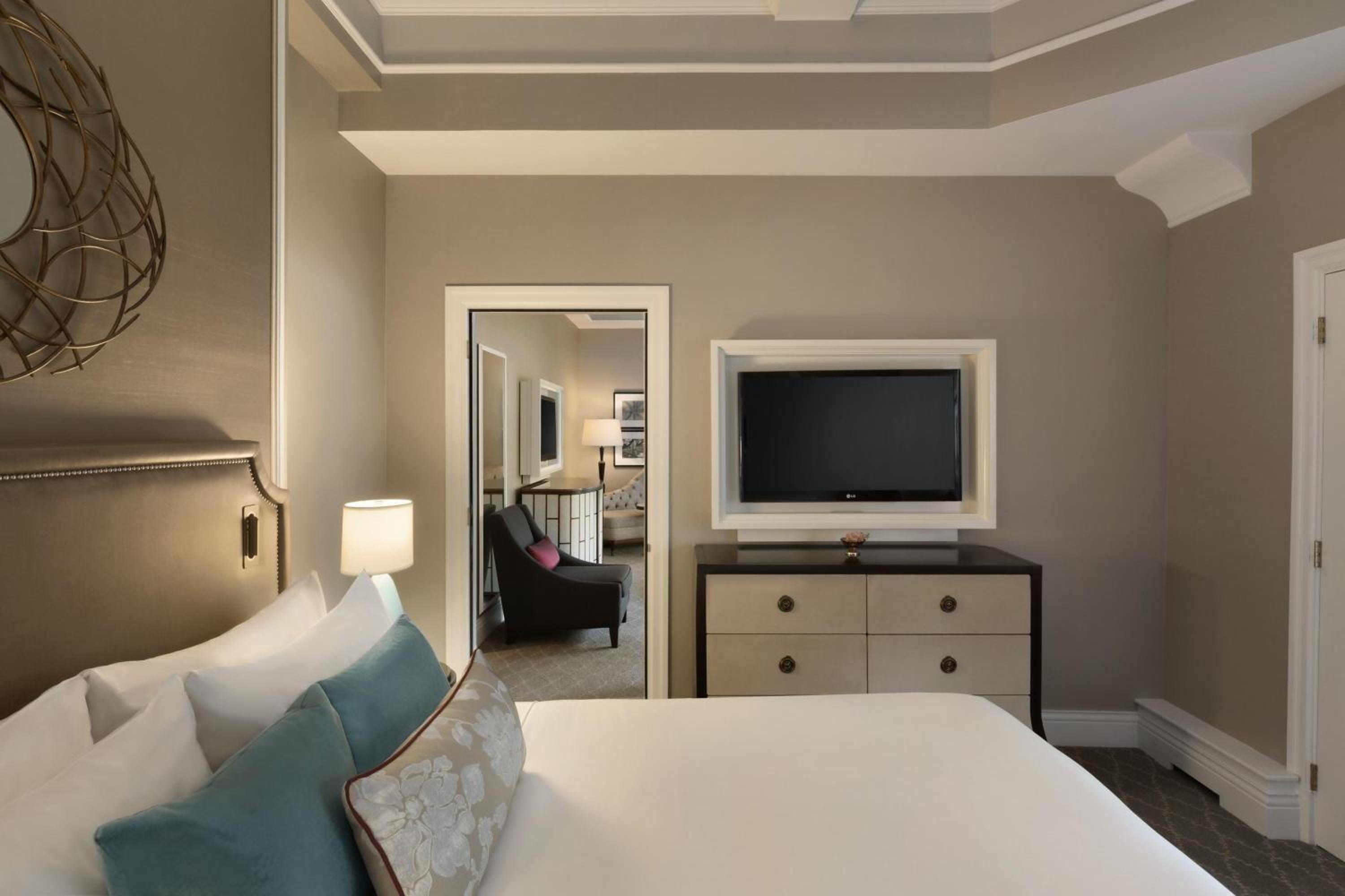 One-Bedroom King Suite