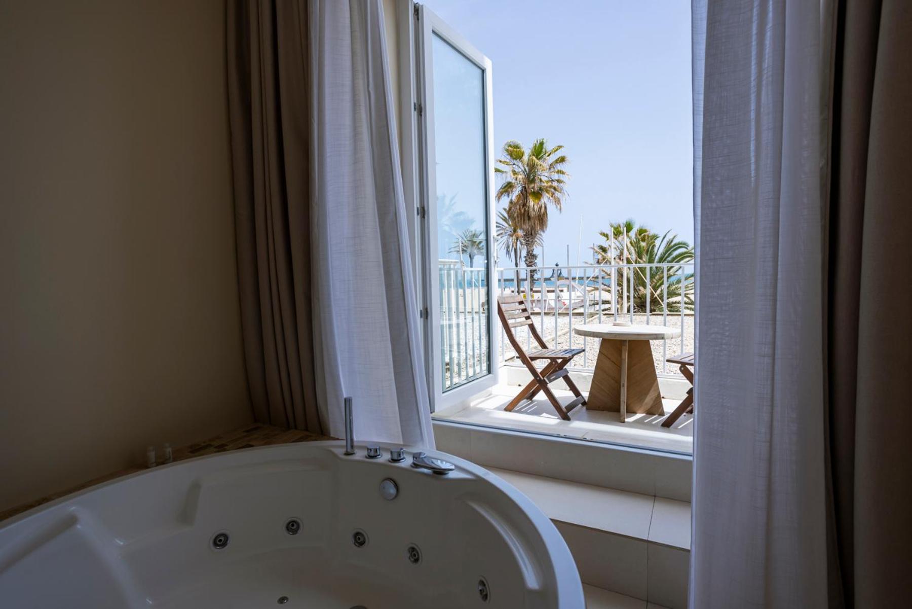 Junior Suite with Sea View - Photo 3