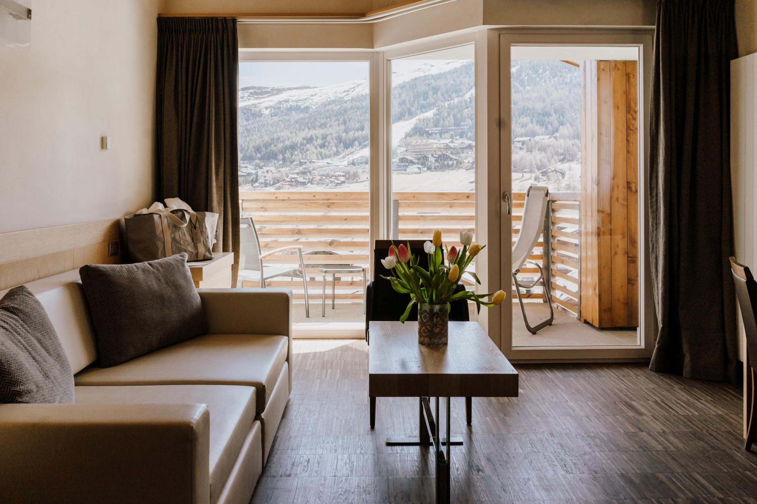 Deluxe Double Room with Balcony photo 2