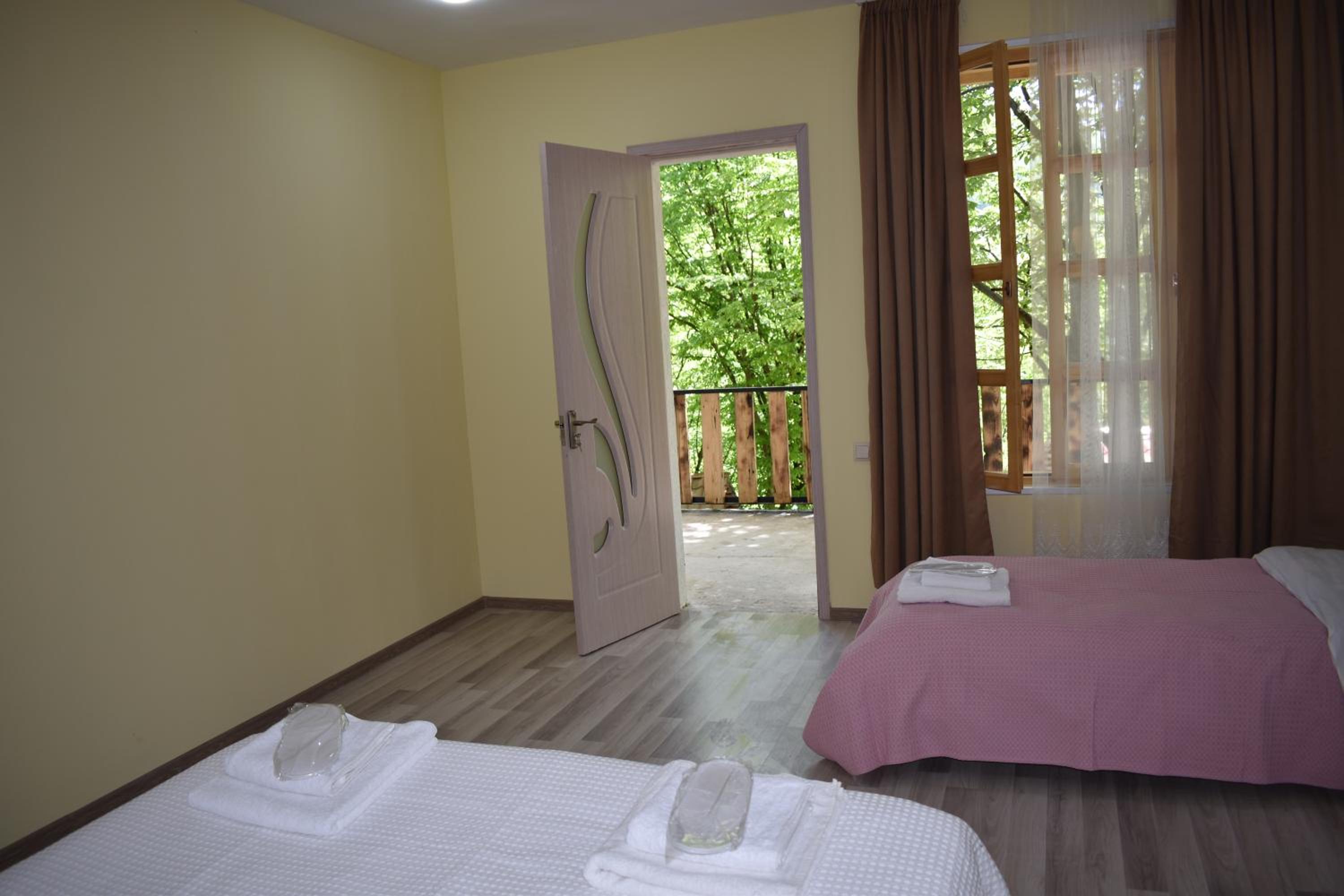 Triple Room with Private Bathroom - Photo 8