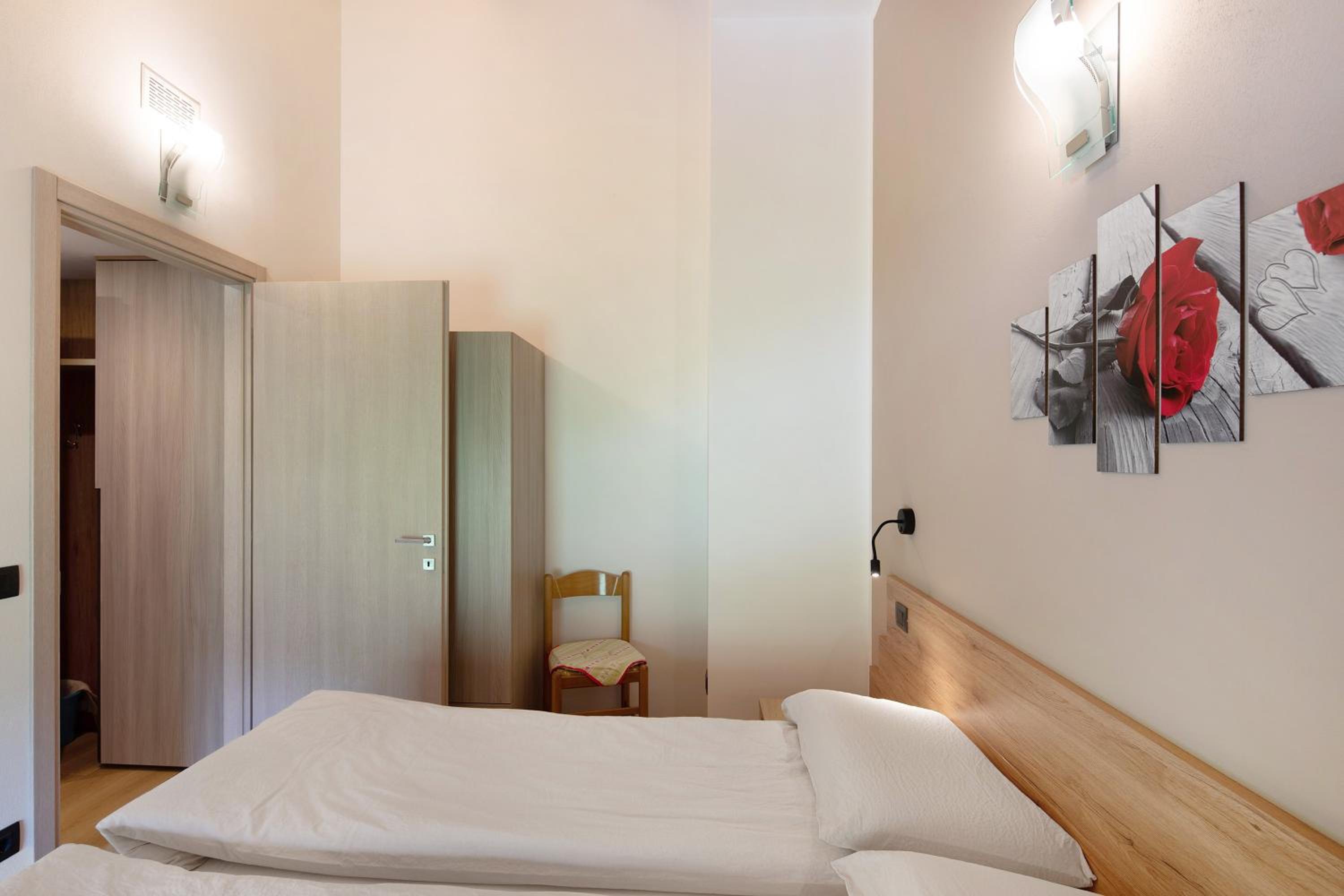 One-Bedroom Apartment with Lake View
