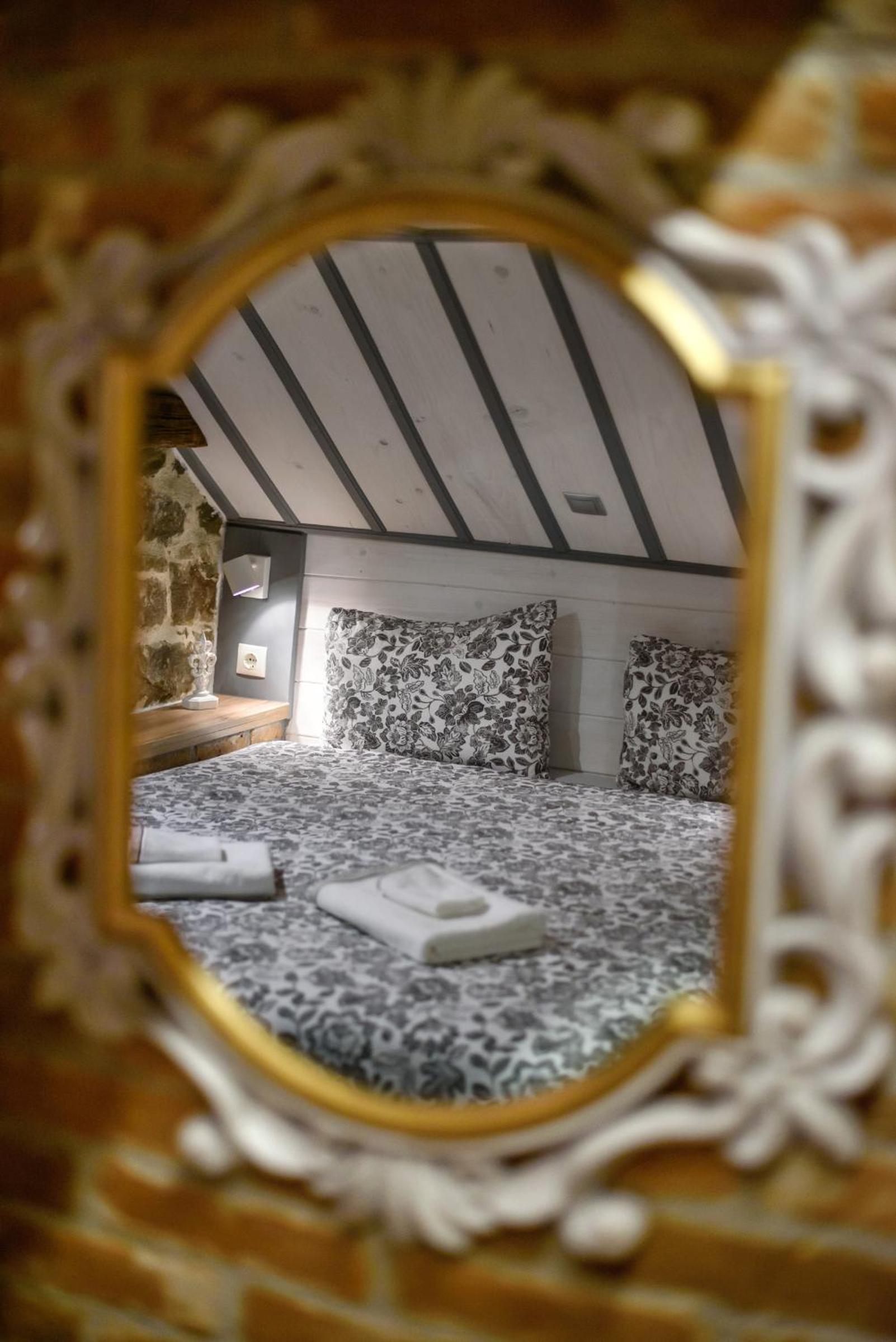 Family Room with Garden View - Photo 17