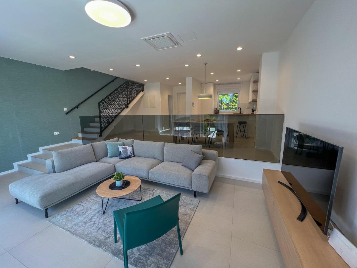 Deluxe Duplex Apartment photo 3