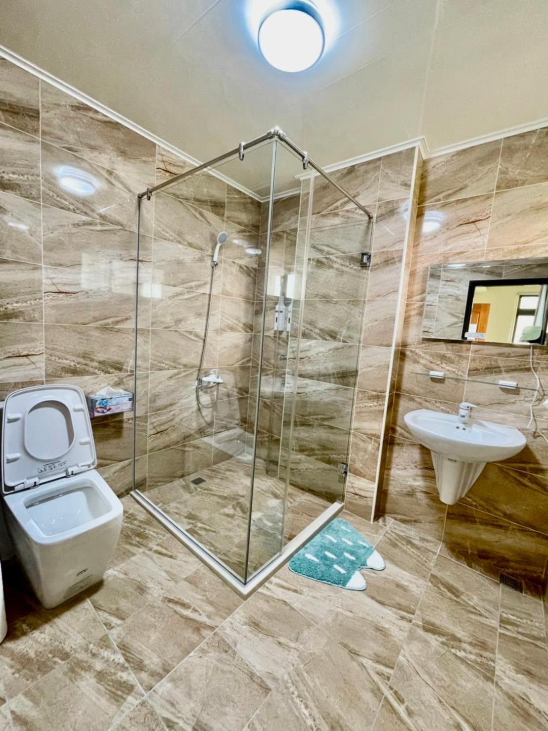 Quadruple Room with Private Bathroom photo 2