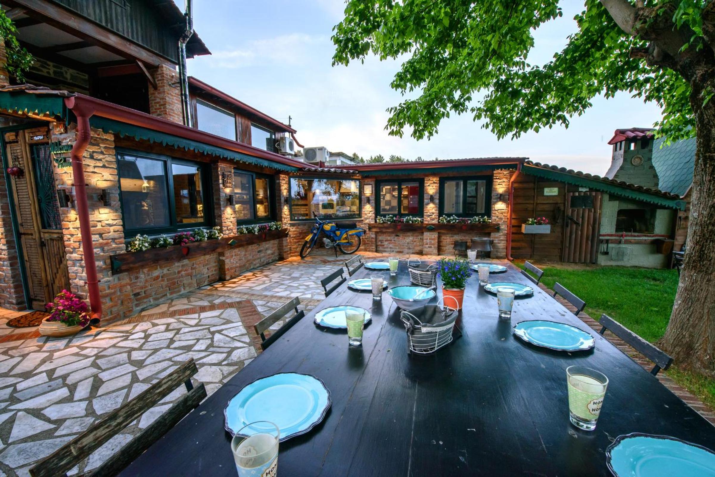 Family Room with Garden View - Photo 9