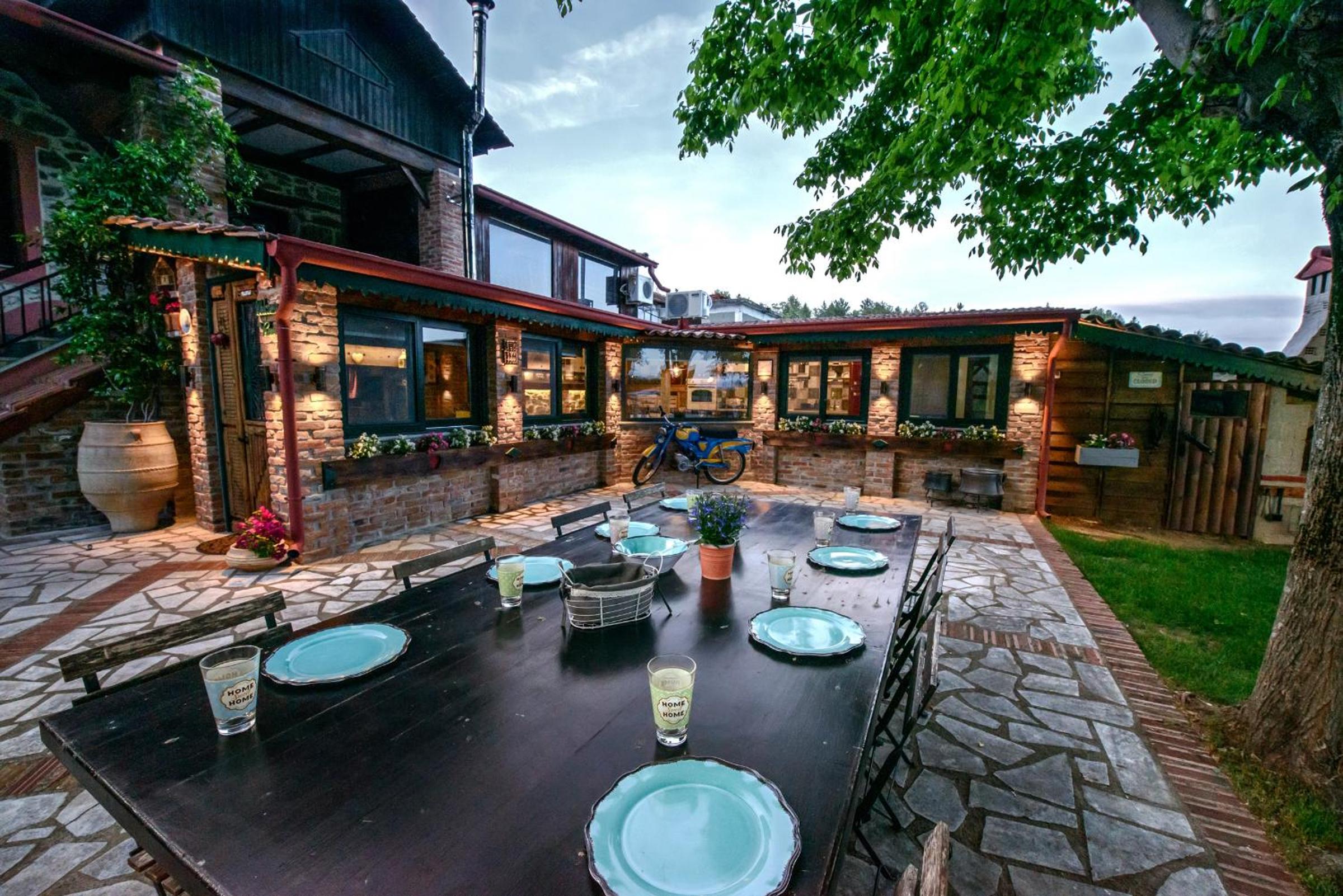 Seven-Bedroom Villa - Photo 30