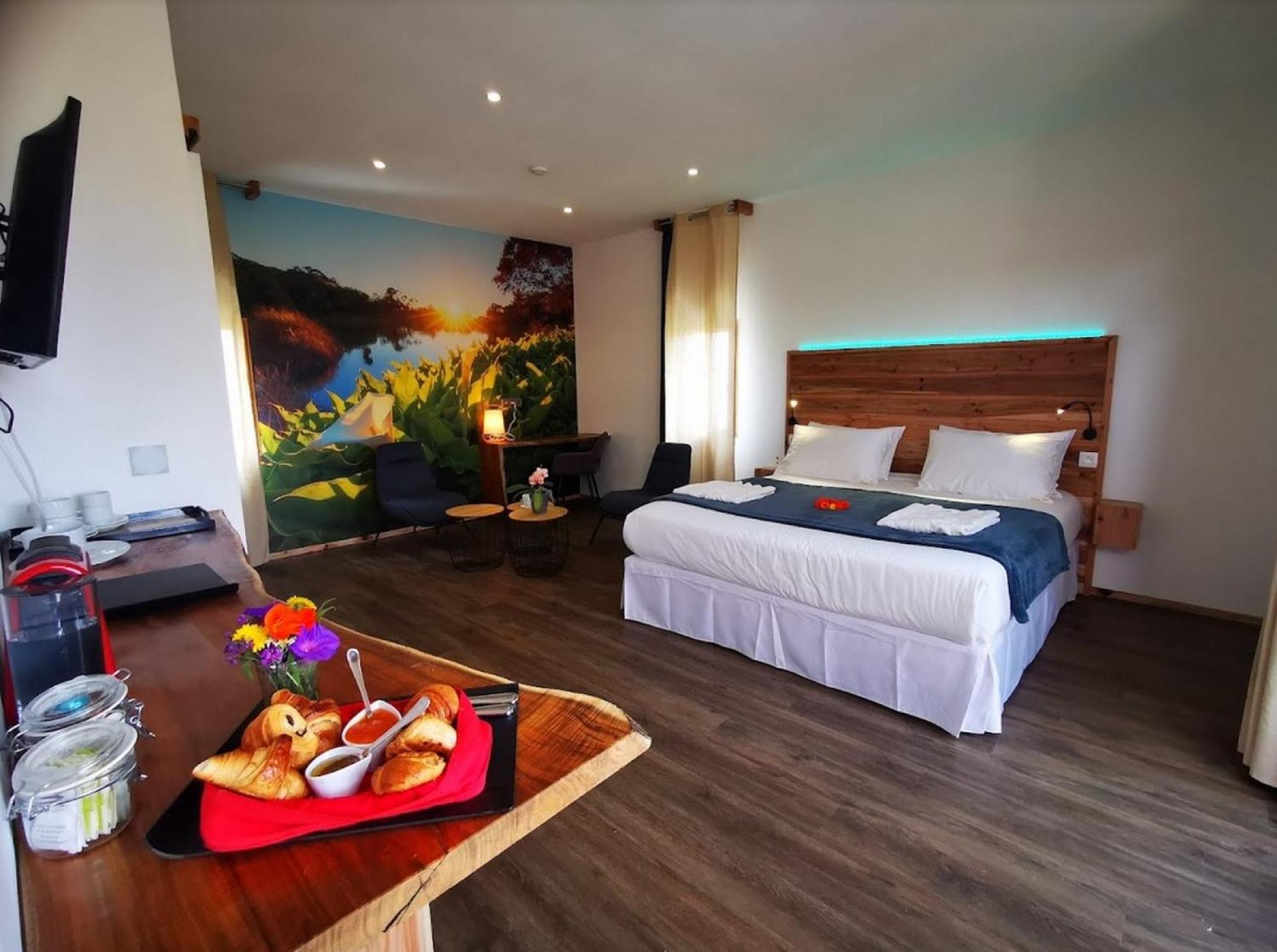 King Room with Balcony - Photo 1