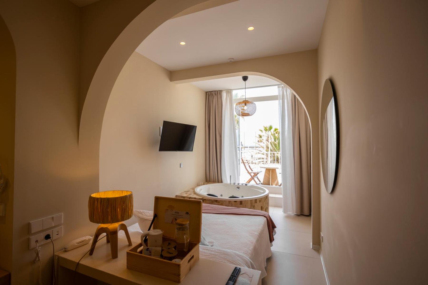 Junior Suite with Sea View - Photo 14