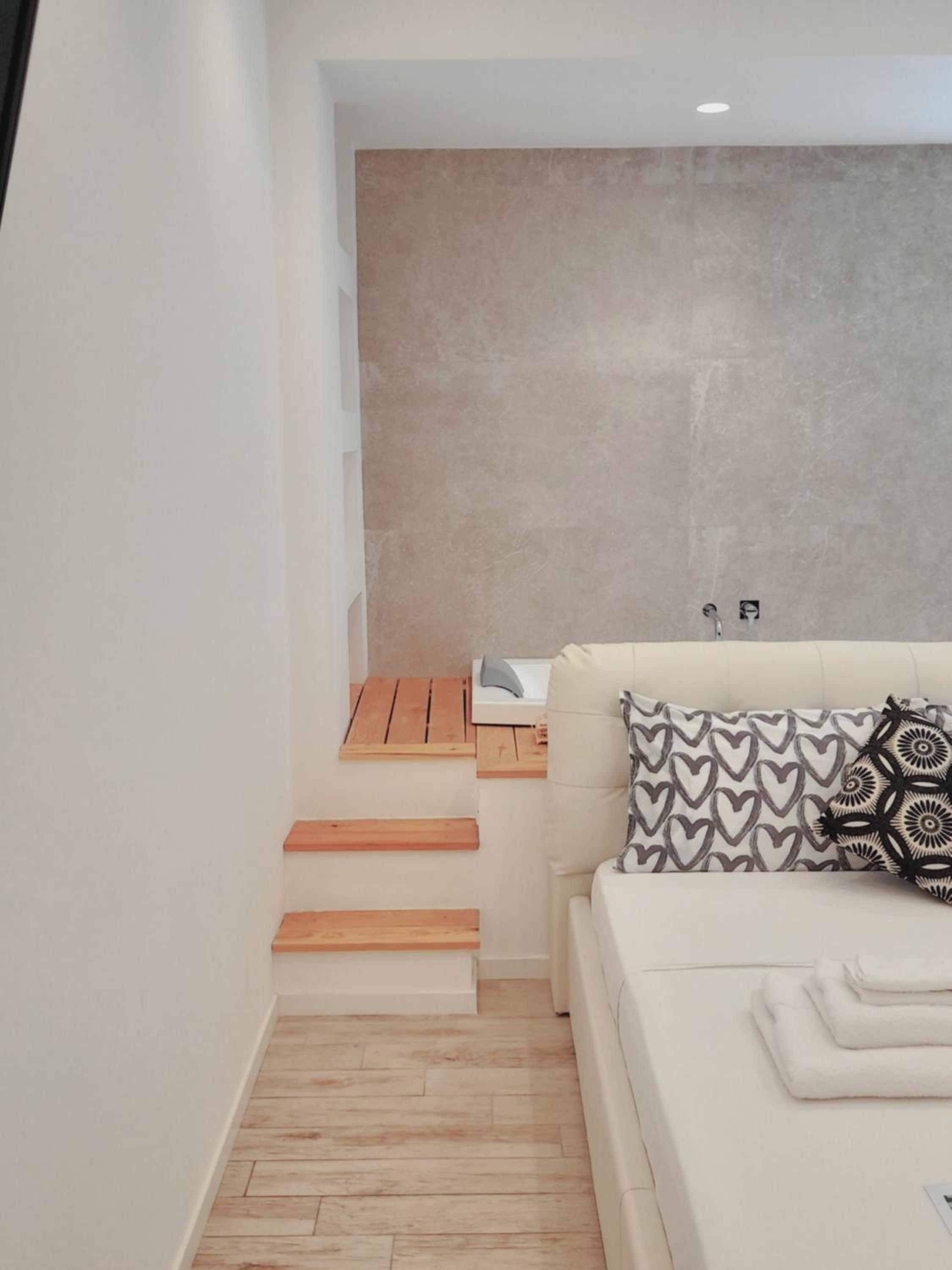 Double Room with Spa Bath - Photo 28