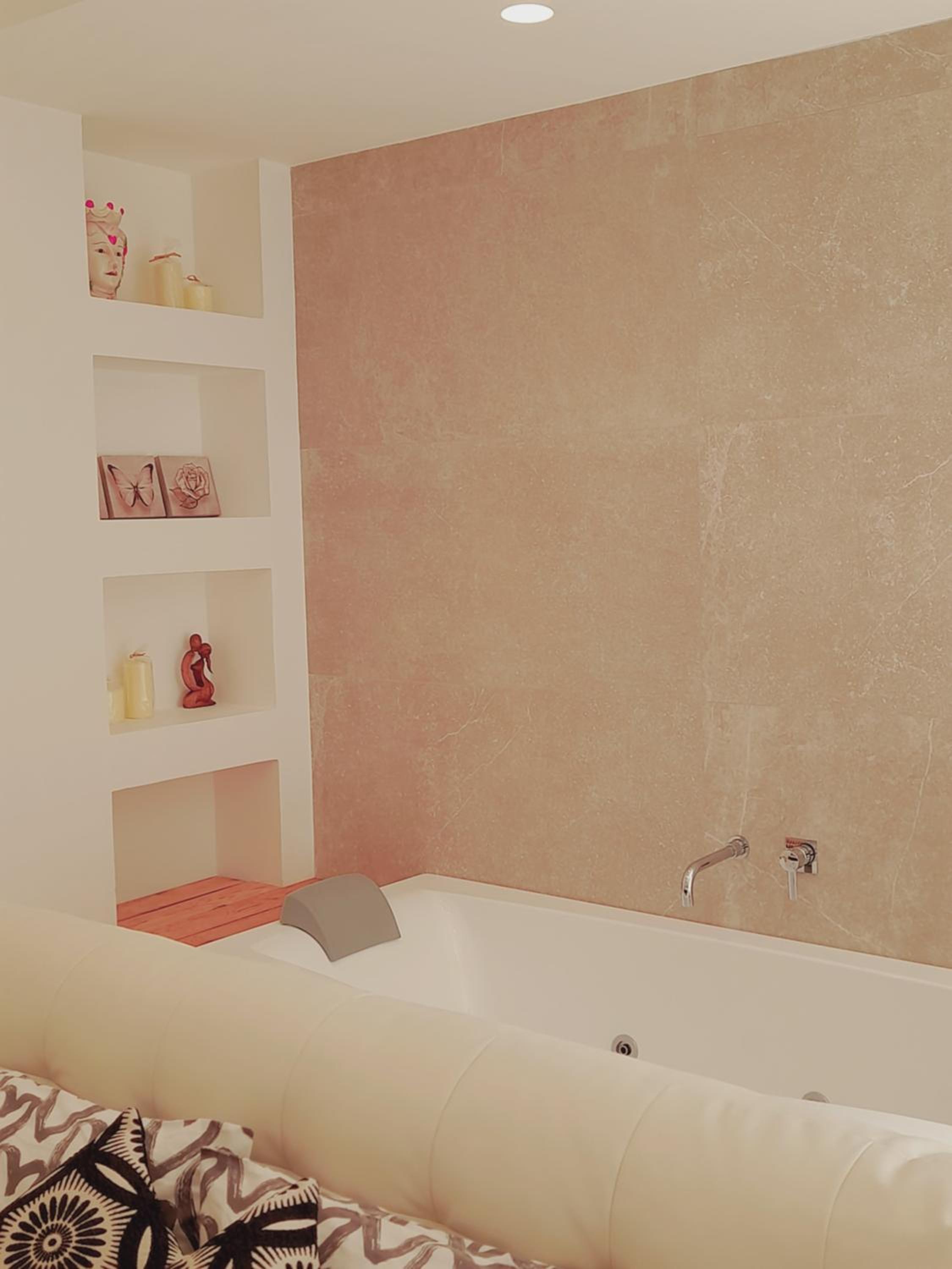 Double Room with Spa Bath - Photo 30