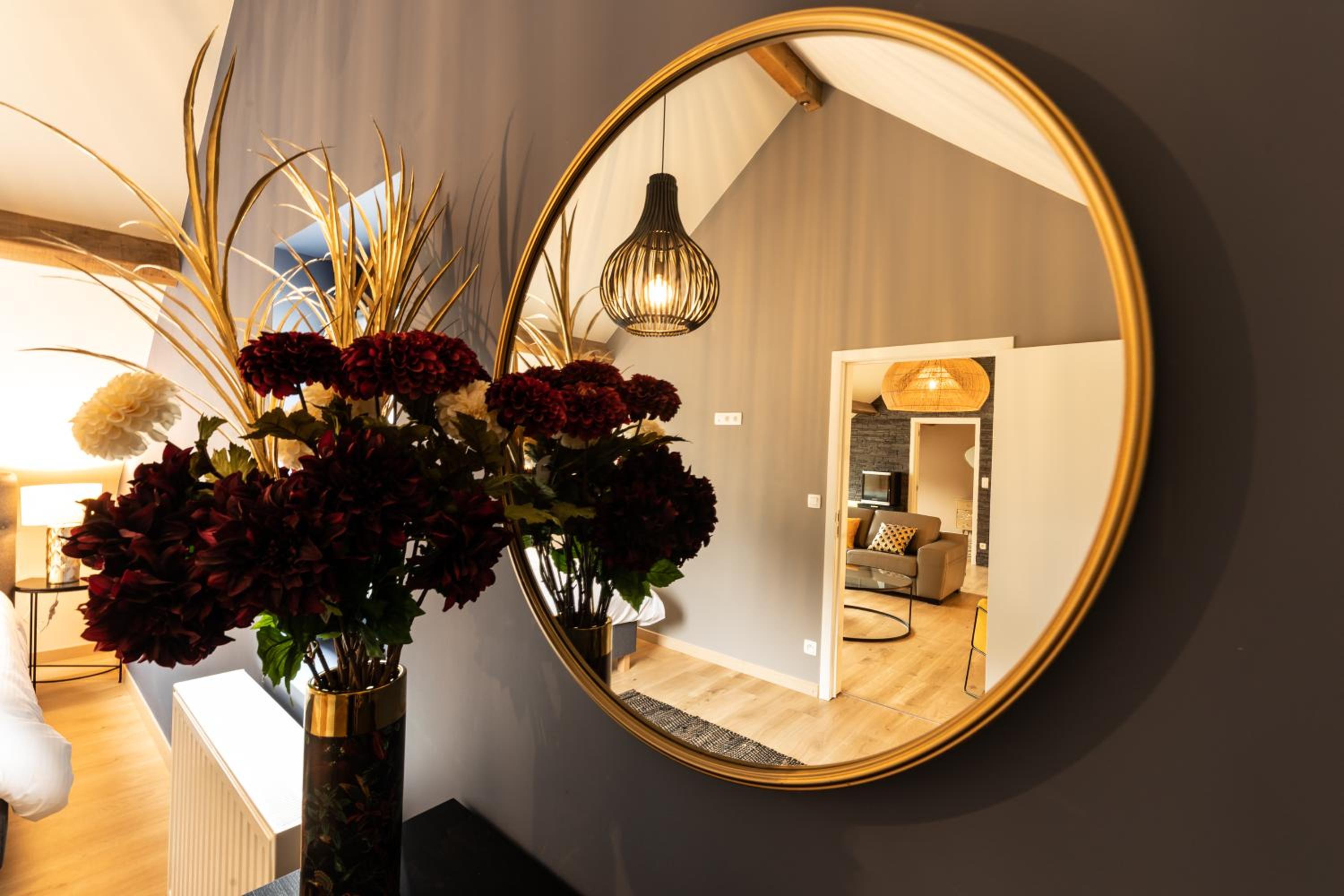 Suite with Spa Access - Photo 25