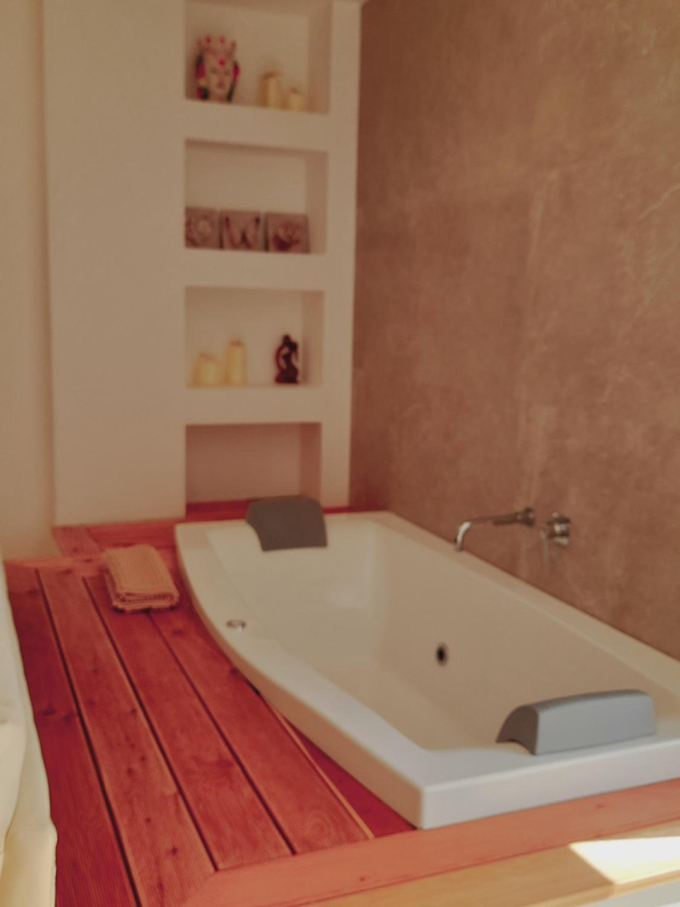 Double Room with Spa Bath - Photo 53
