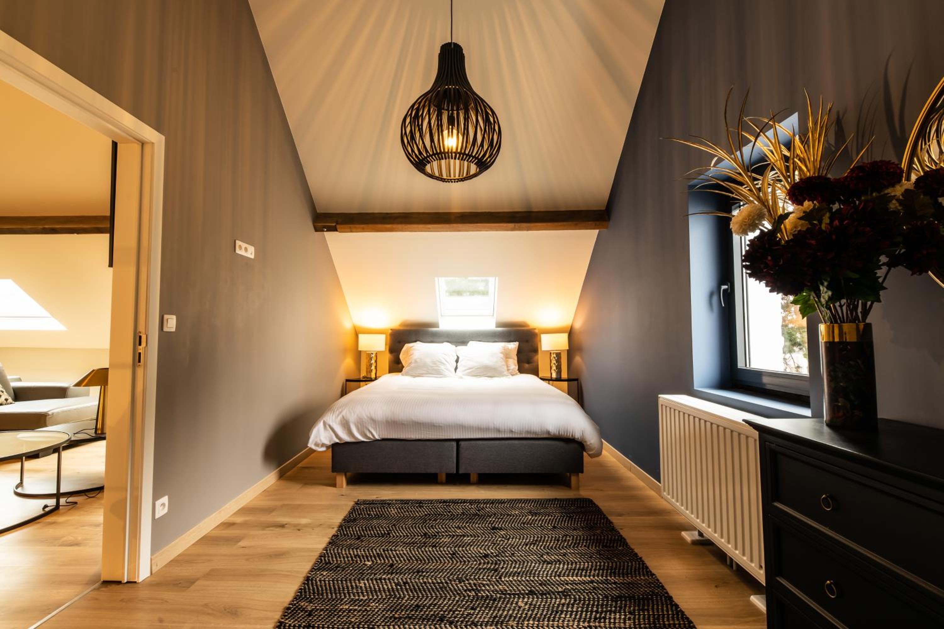 Suite with Spa Access - Photo 7