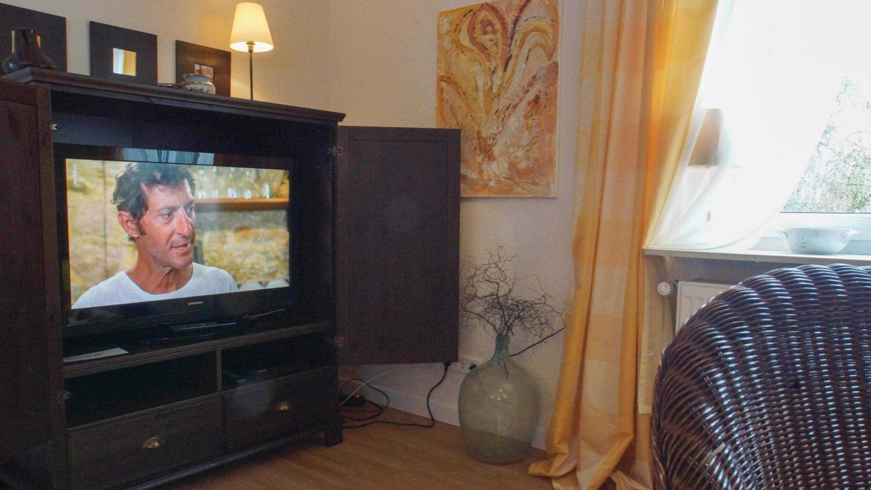 Apartment with Balcony - Photo 4