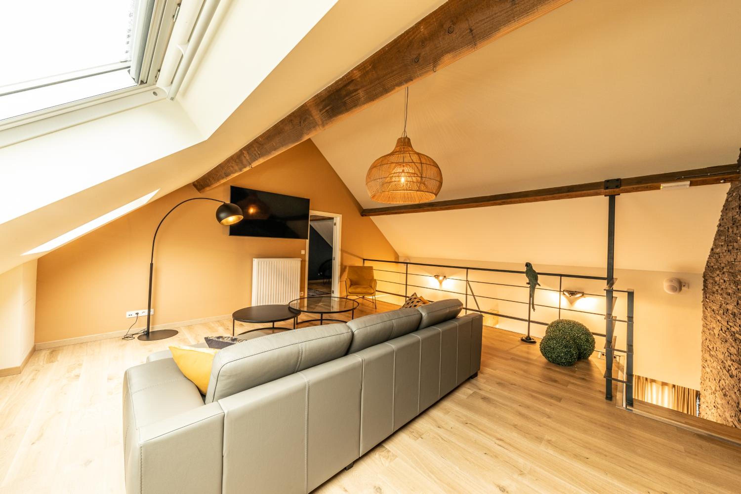 Suite with Spa Access - Photo 1
