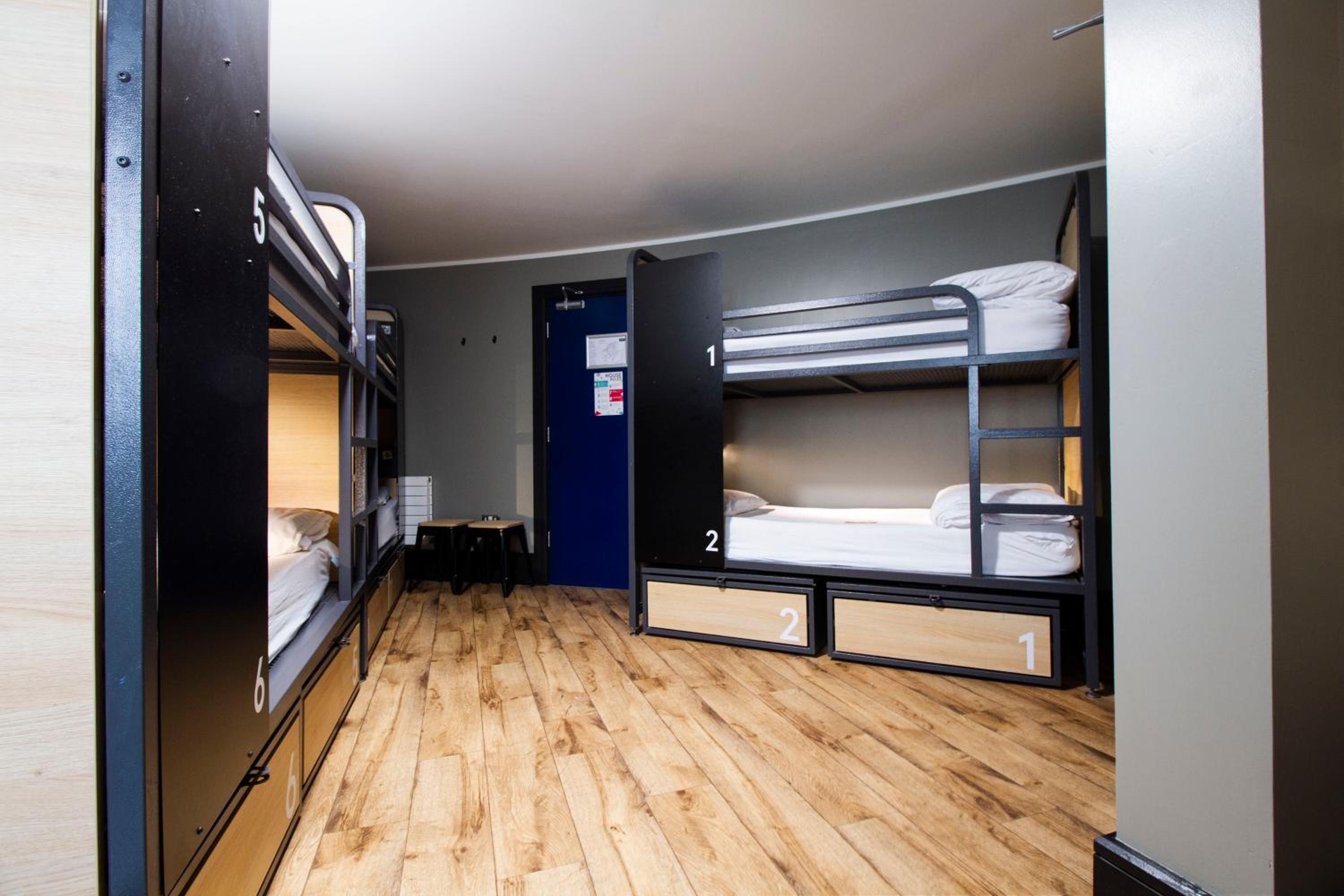 Bed in Mixed Dorm - Shared Bathroom photo 1