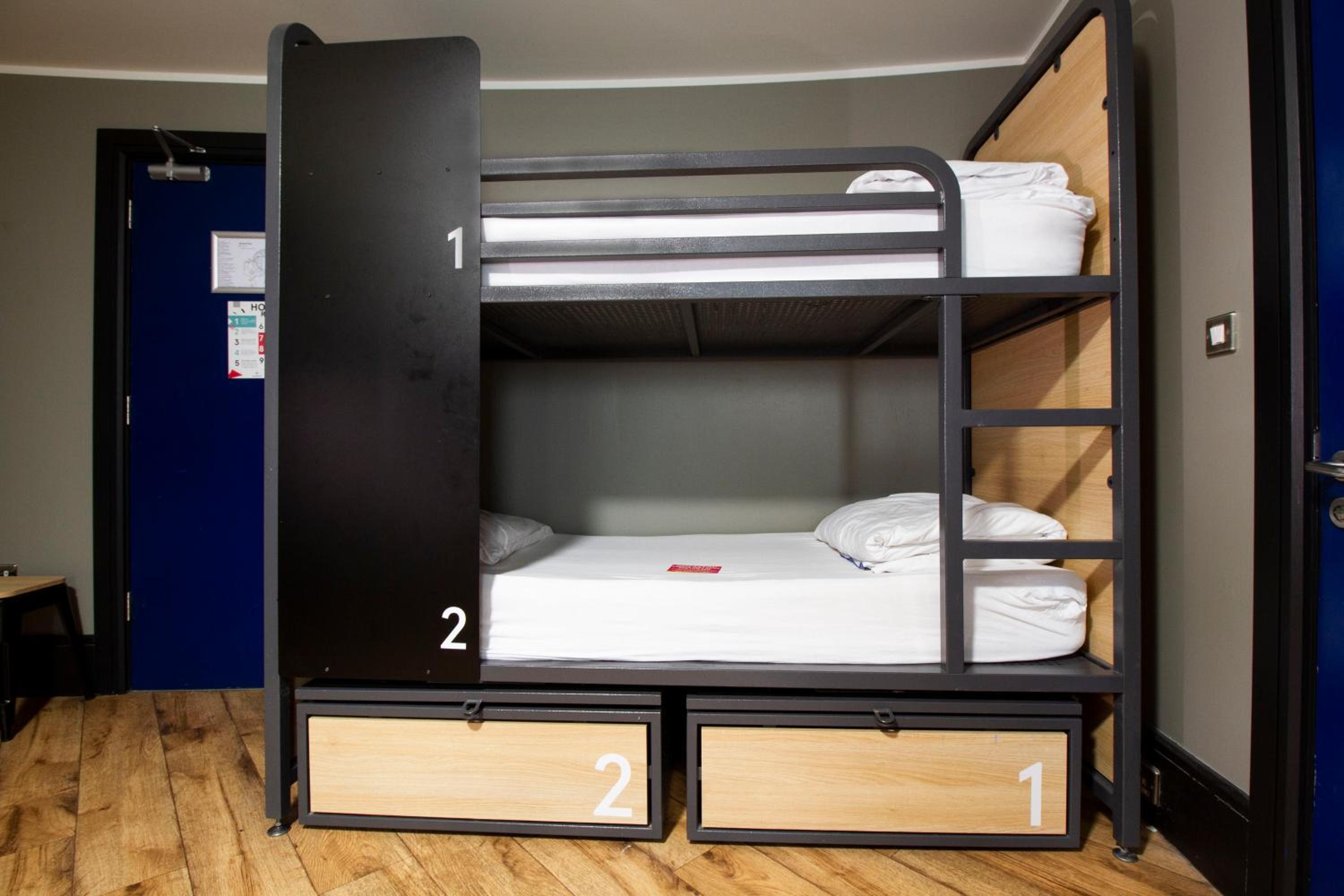 Bed in Small Dorm – Ensuite photo 3
