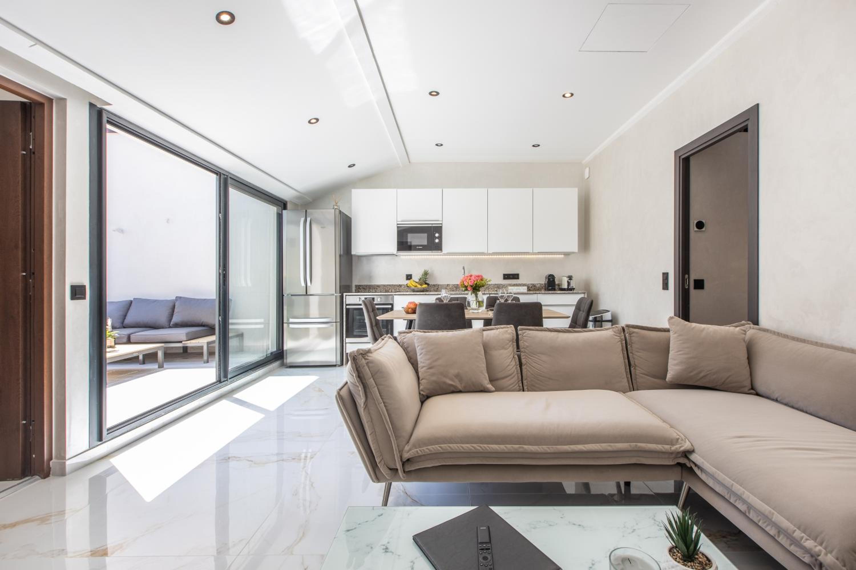DIAMANT - Four-Bedroom Apartment with Terrace and Jacuzzi - Photo 14