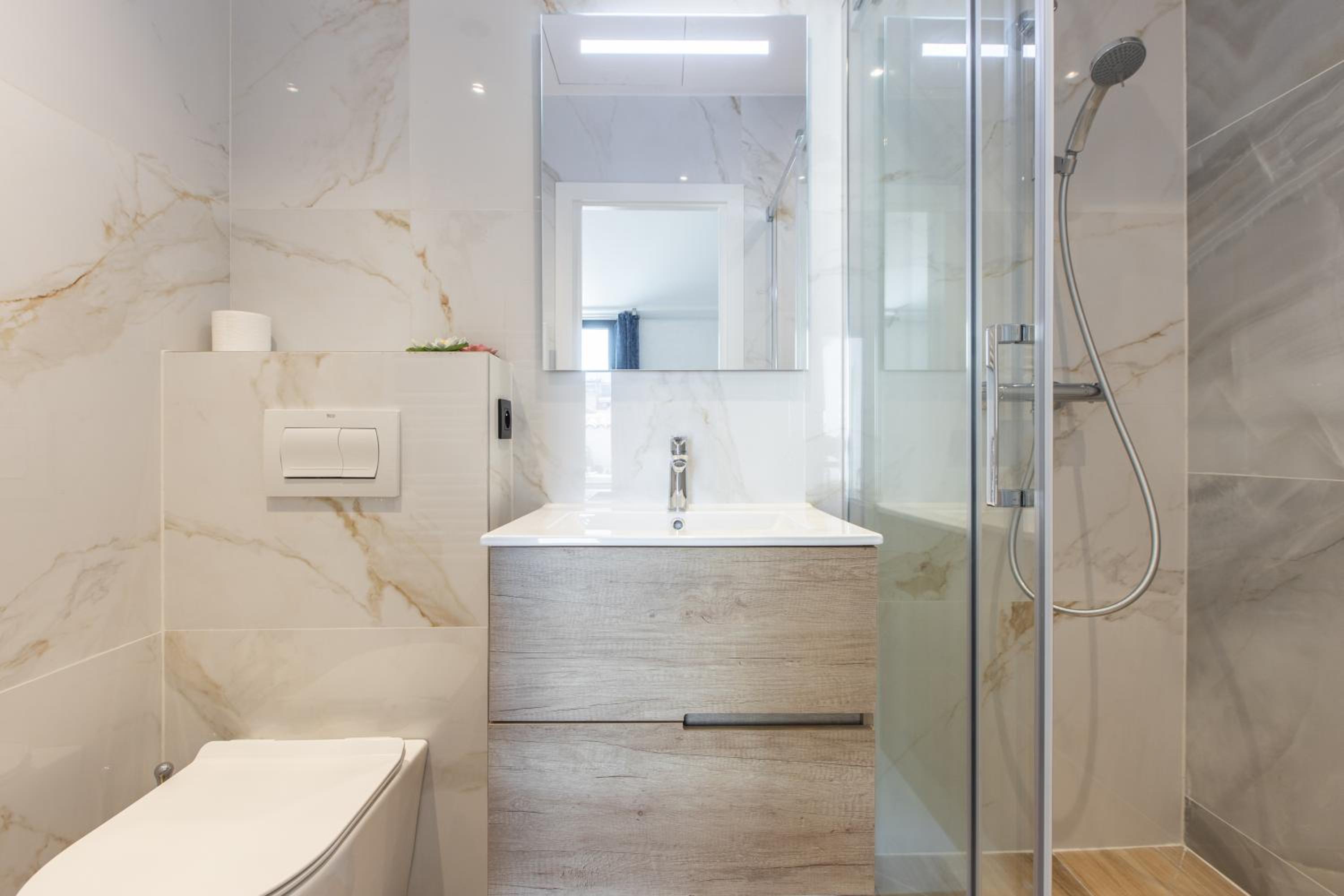 DIAMANT - Four-Bedroom Apartment with Terrace and Jacuzzi - Photo 8
