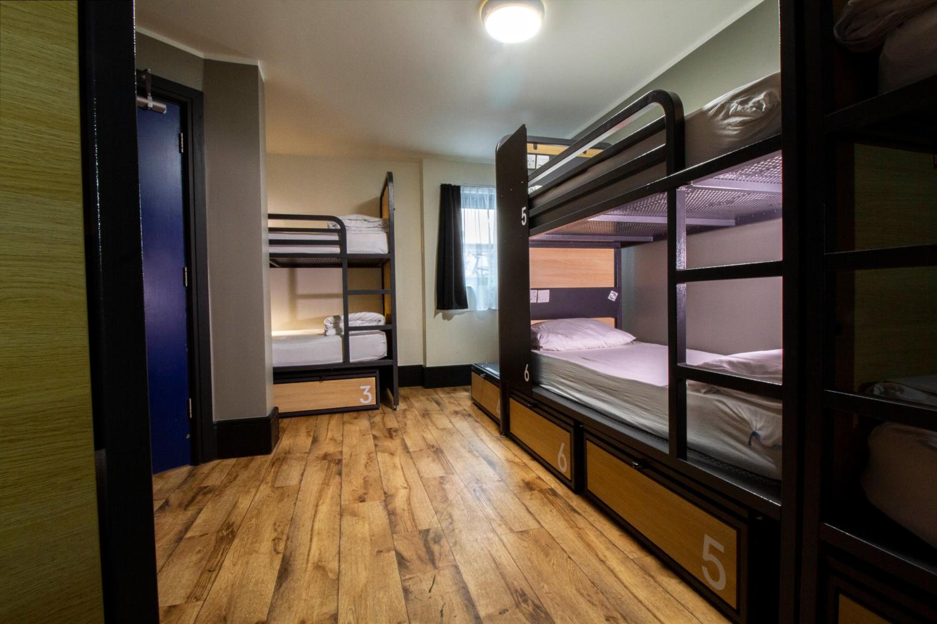 Private 8-bed Room - Ensuite photo 3