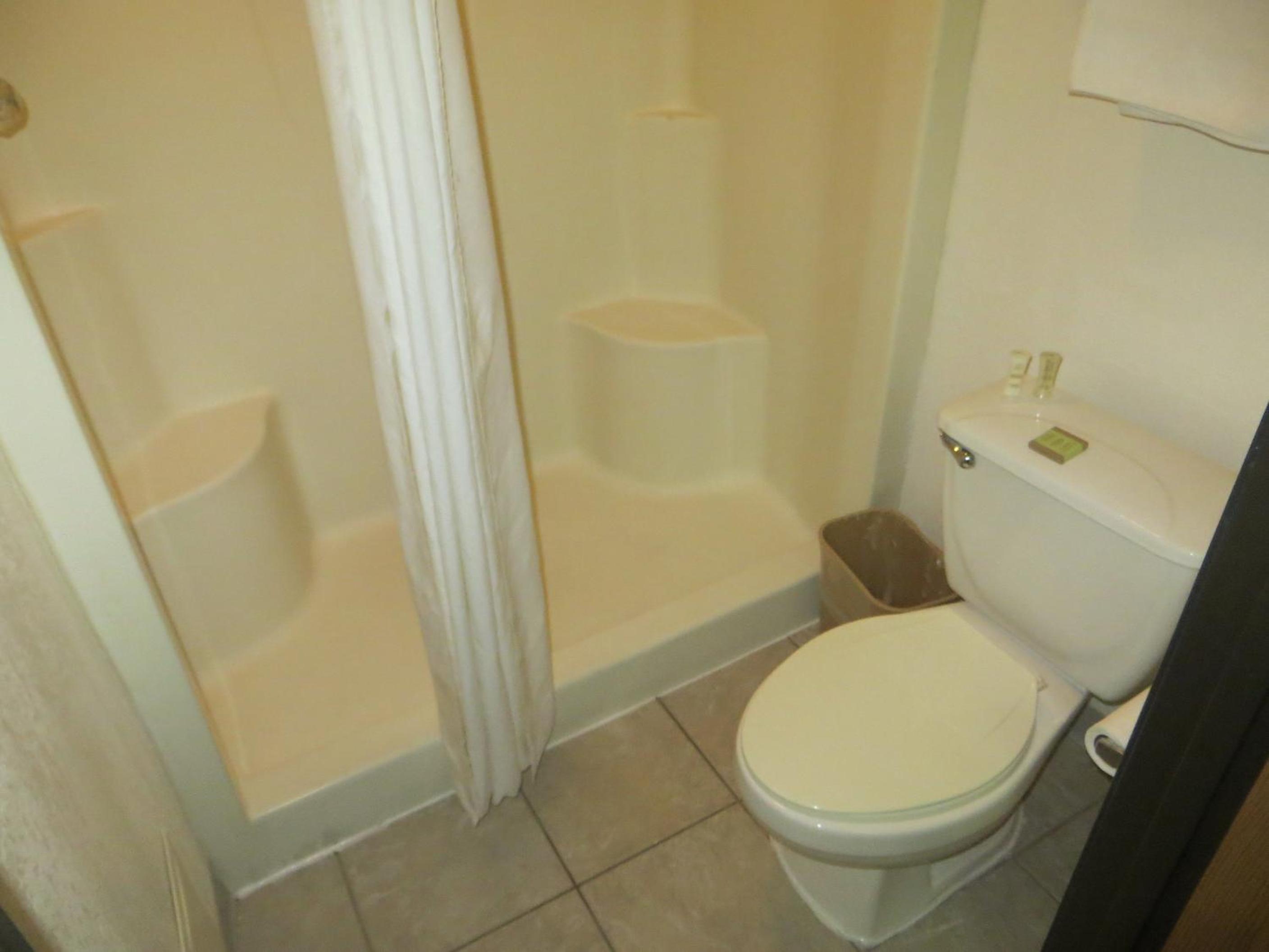 King Room - Disability Access - Non-Smoking - Photo 2