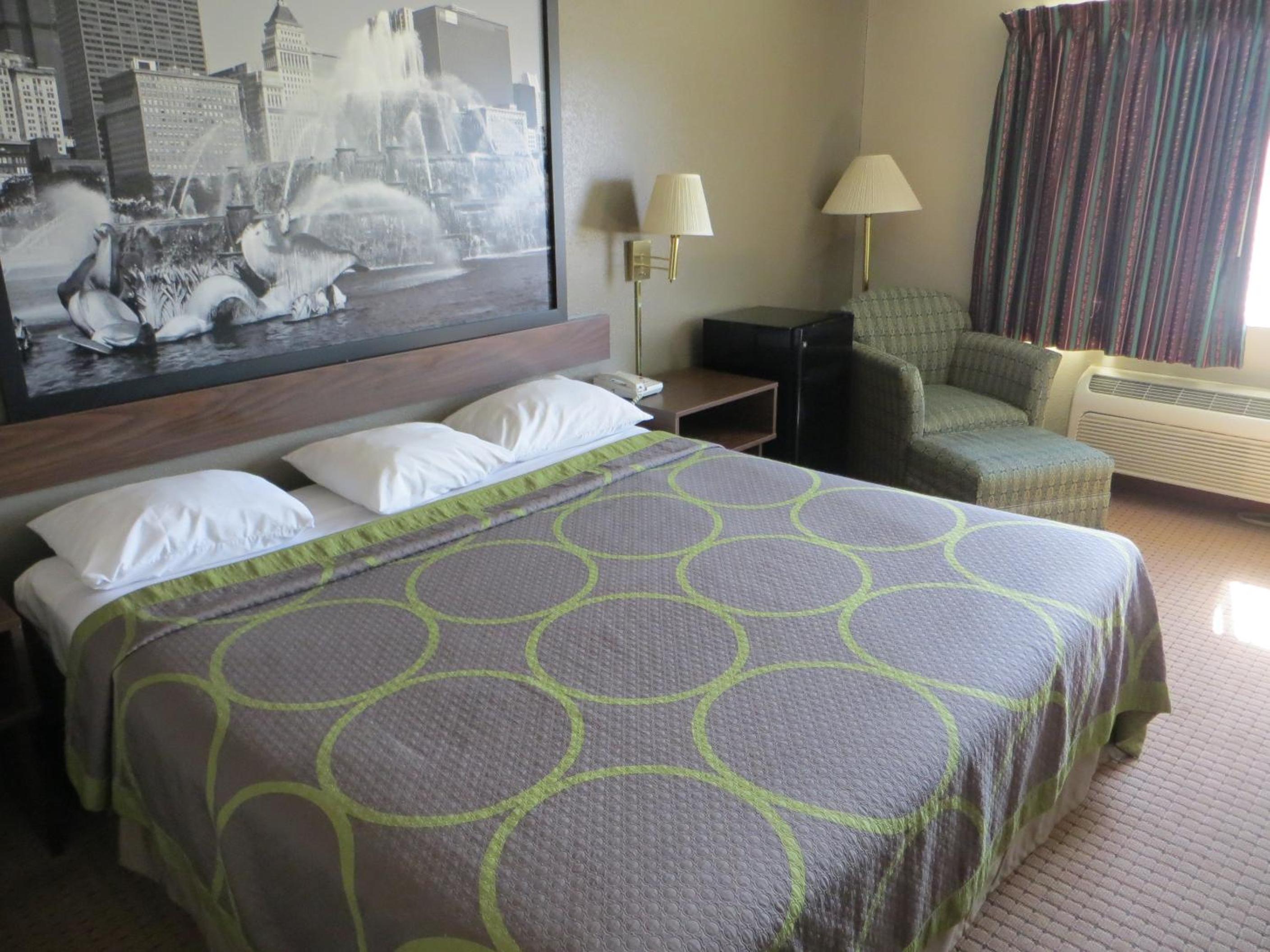 King Room - Non-Smoking - Photo 1