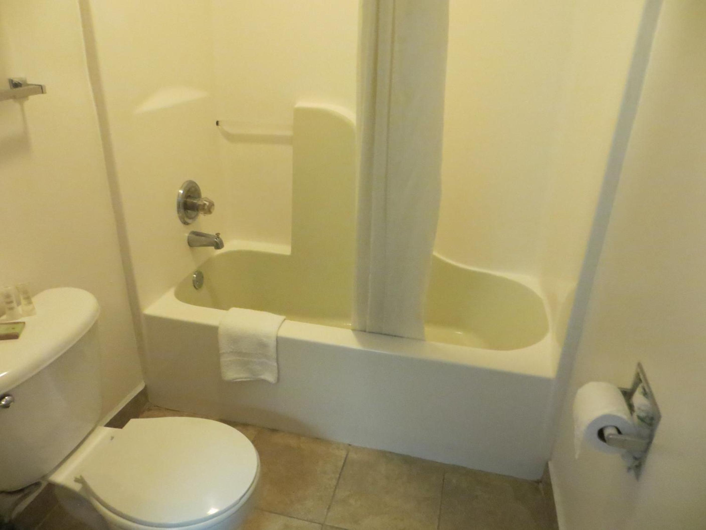 Double Room with Two Double Beds - Non-Smoking - Photo 3