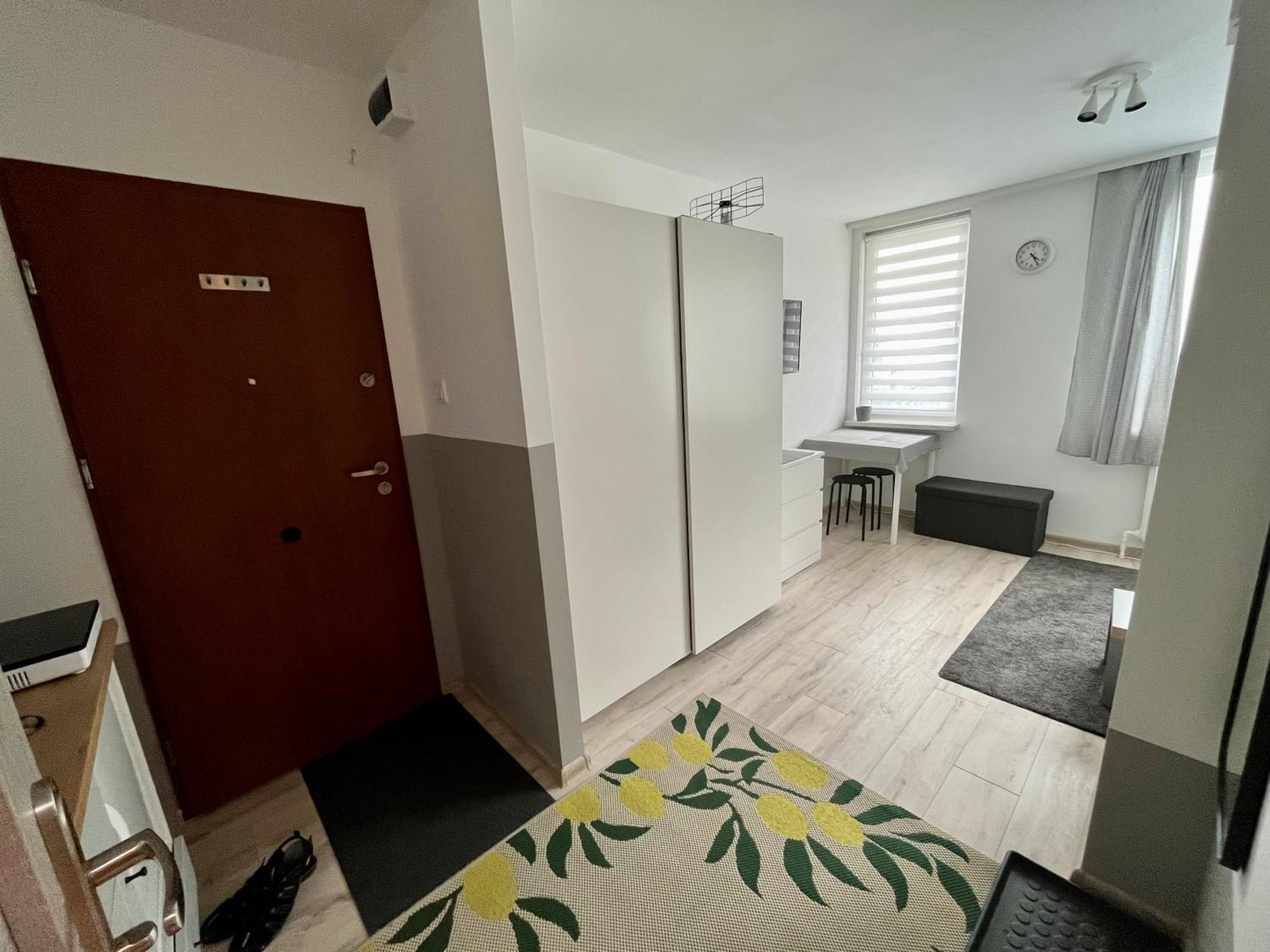 One-Bedroom Apartment - Photo 8
