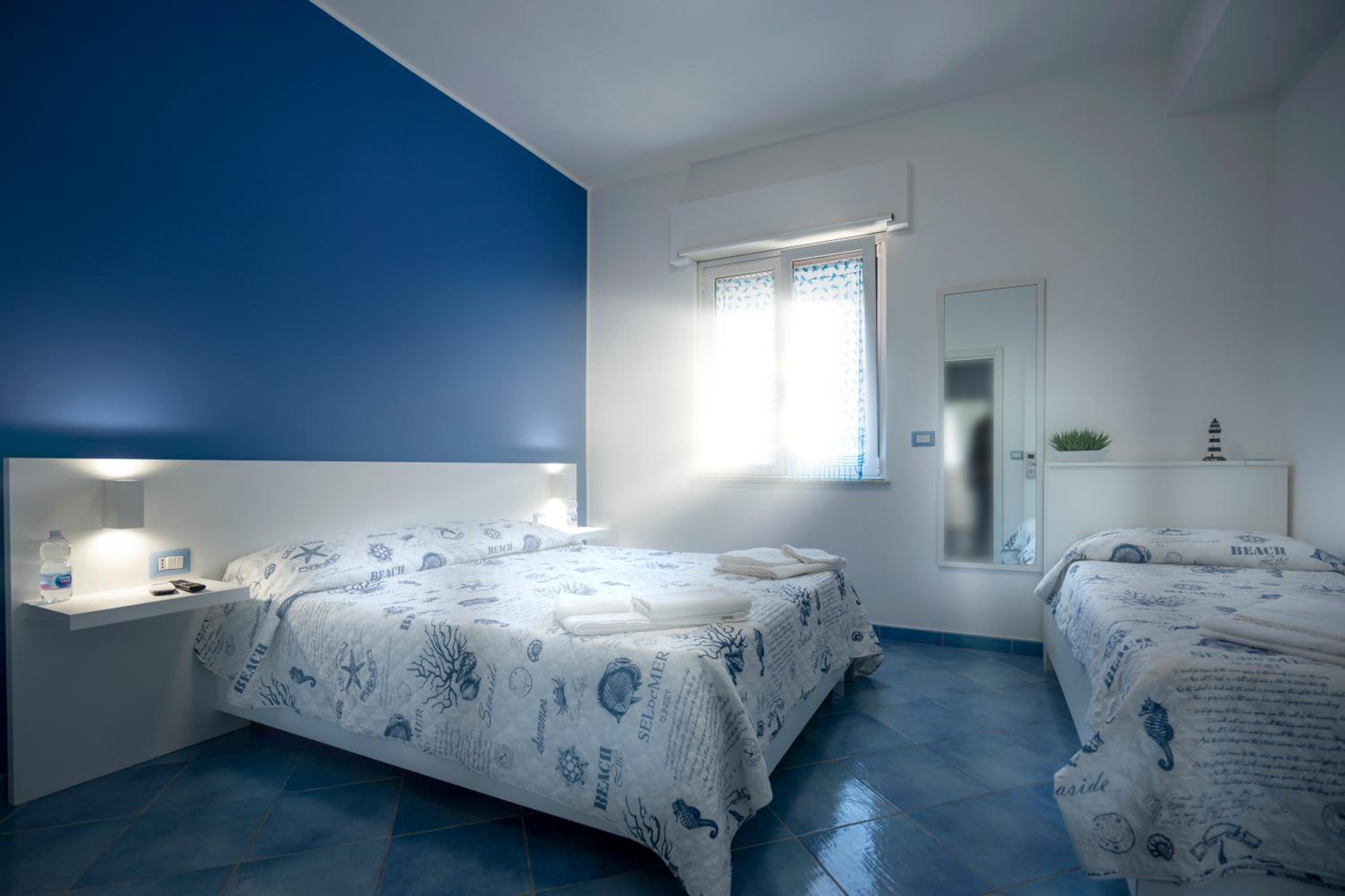 Deluxe King Room - Photo 5