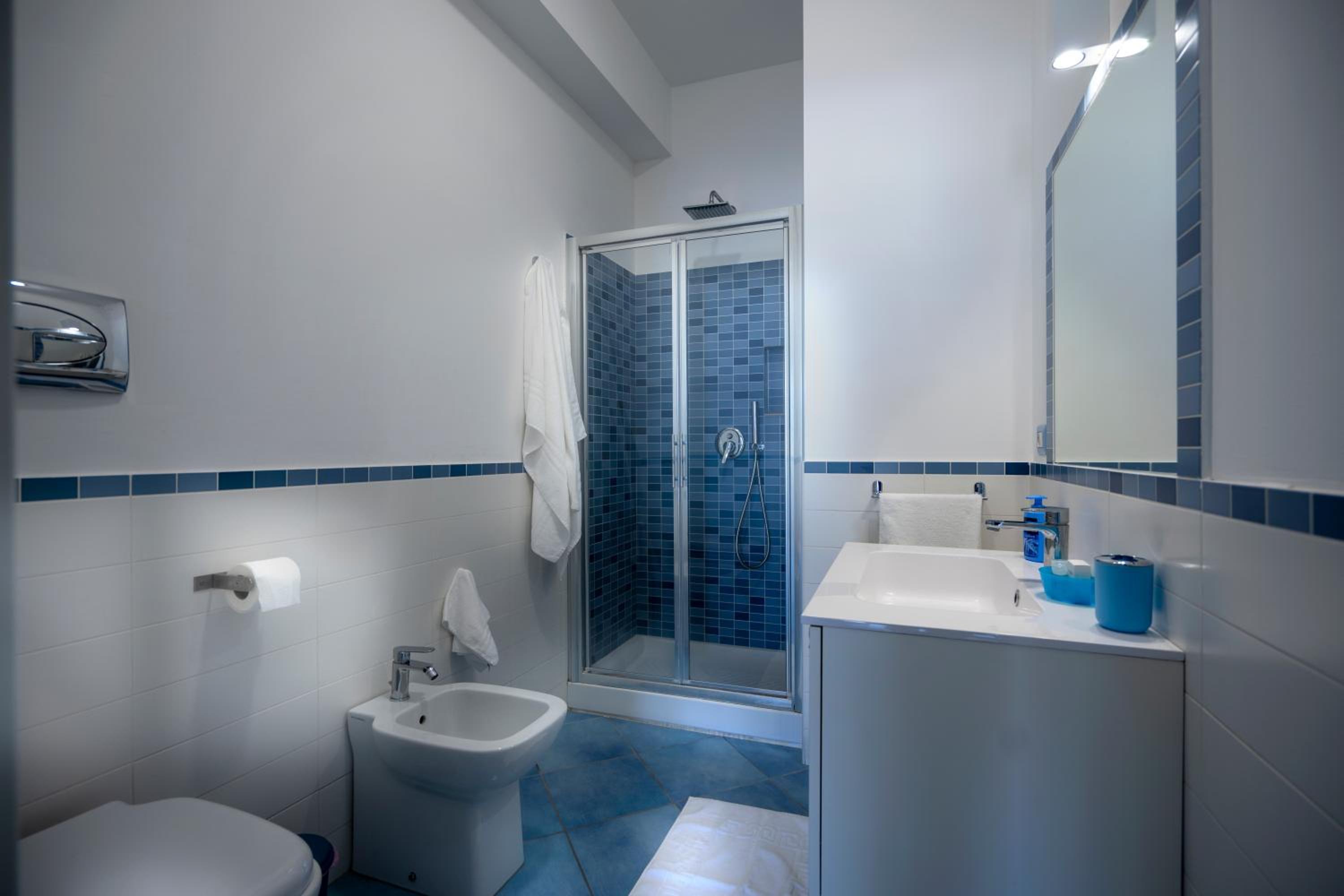 Deluxe King Room - Photo 6