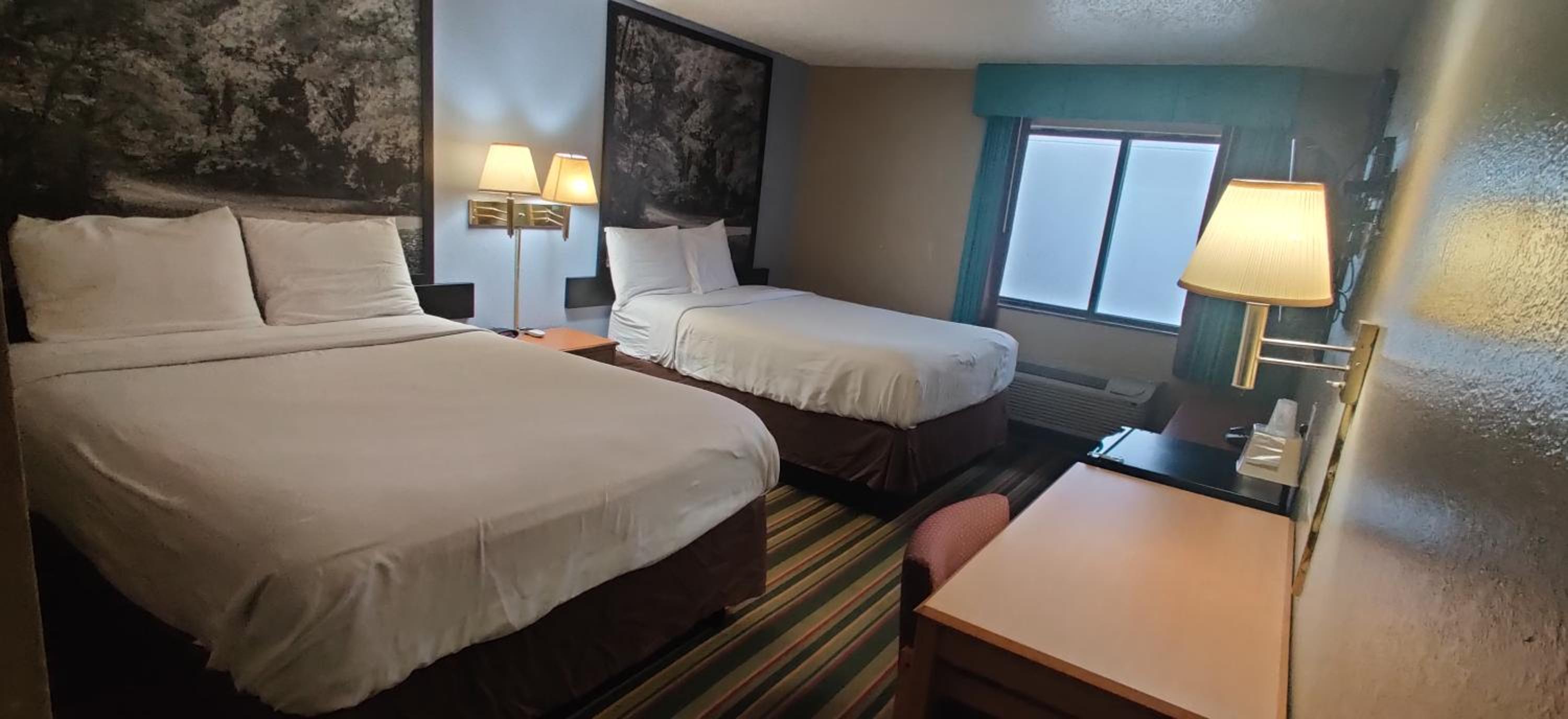 Queen Room with Two Queen Beds - Smoking photo 1