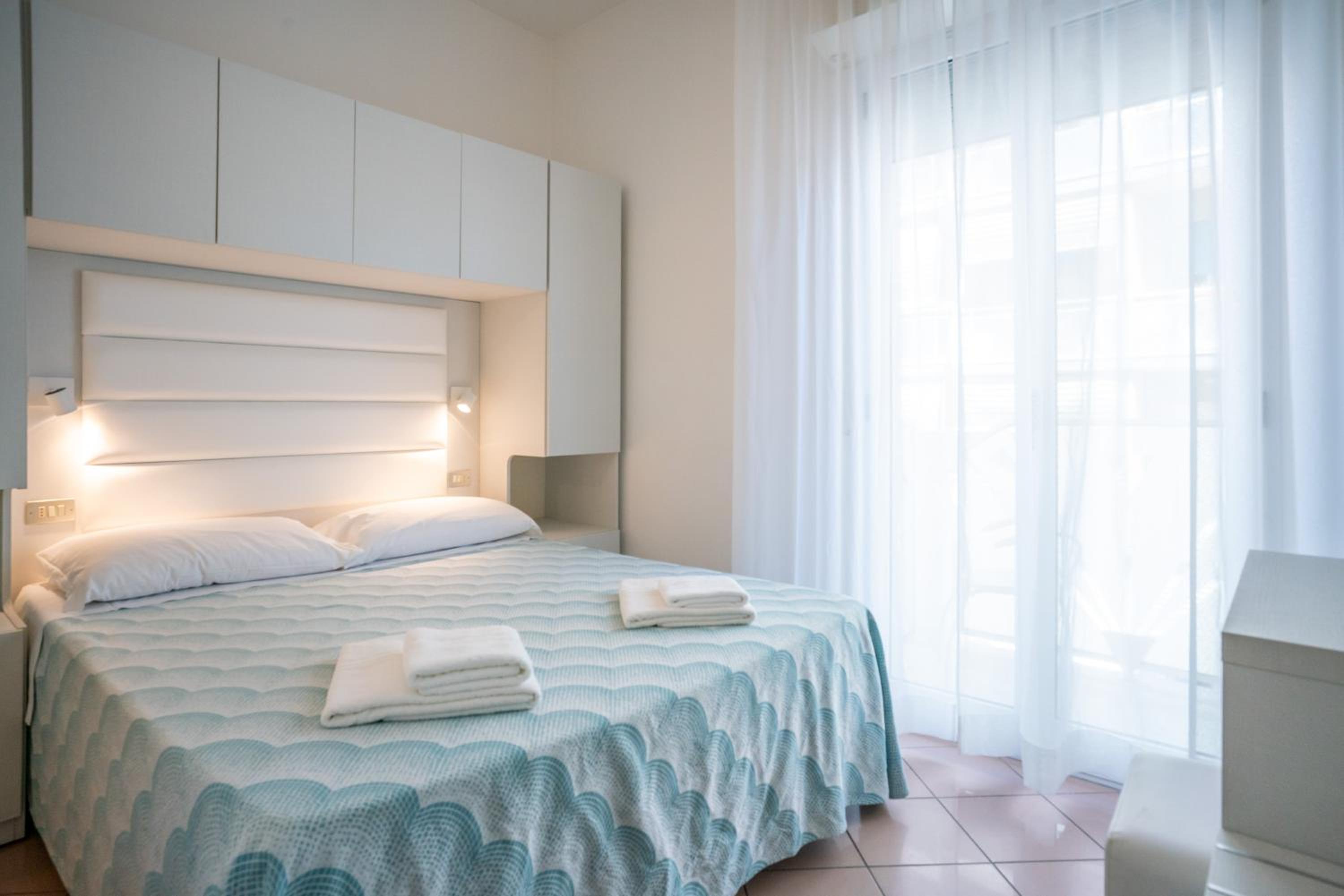 Double Room with Sea View - Photo 16