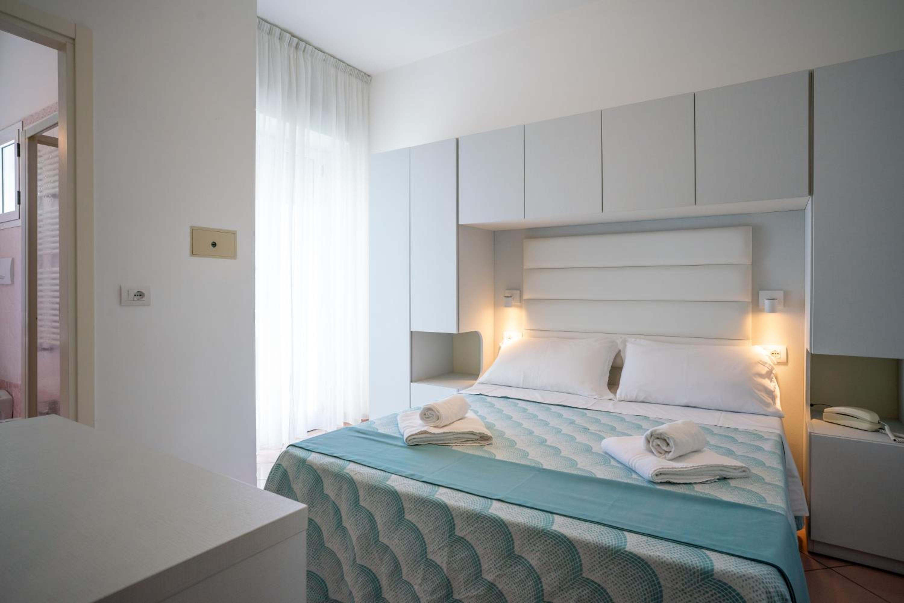 Double Room with Sea View - Photo 14