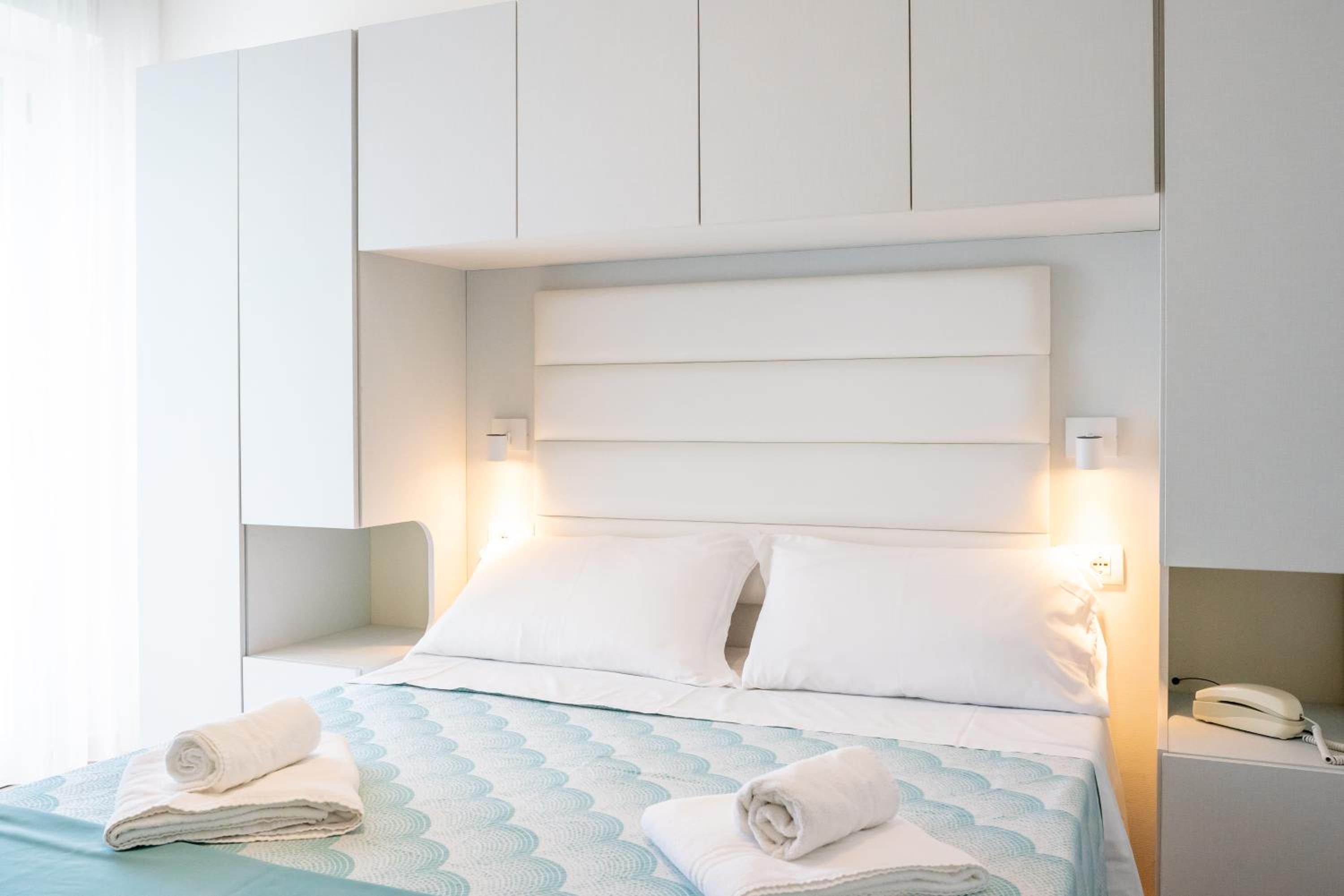 Double or Twin Room - Photo 7