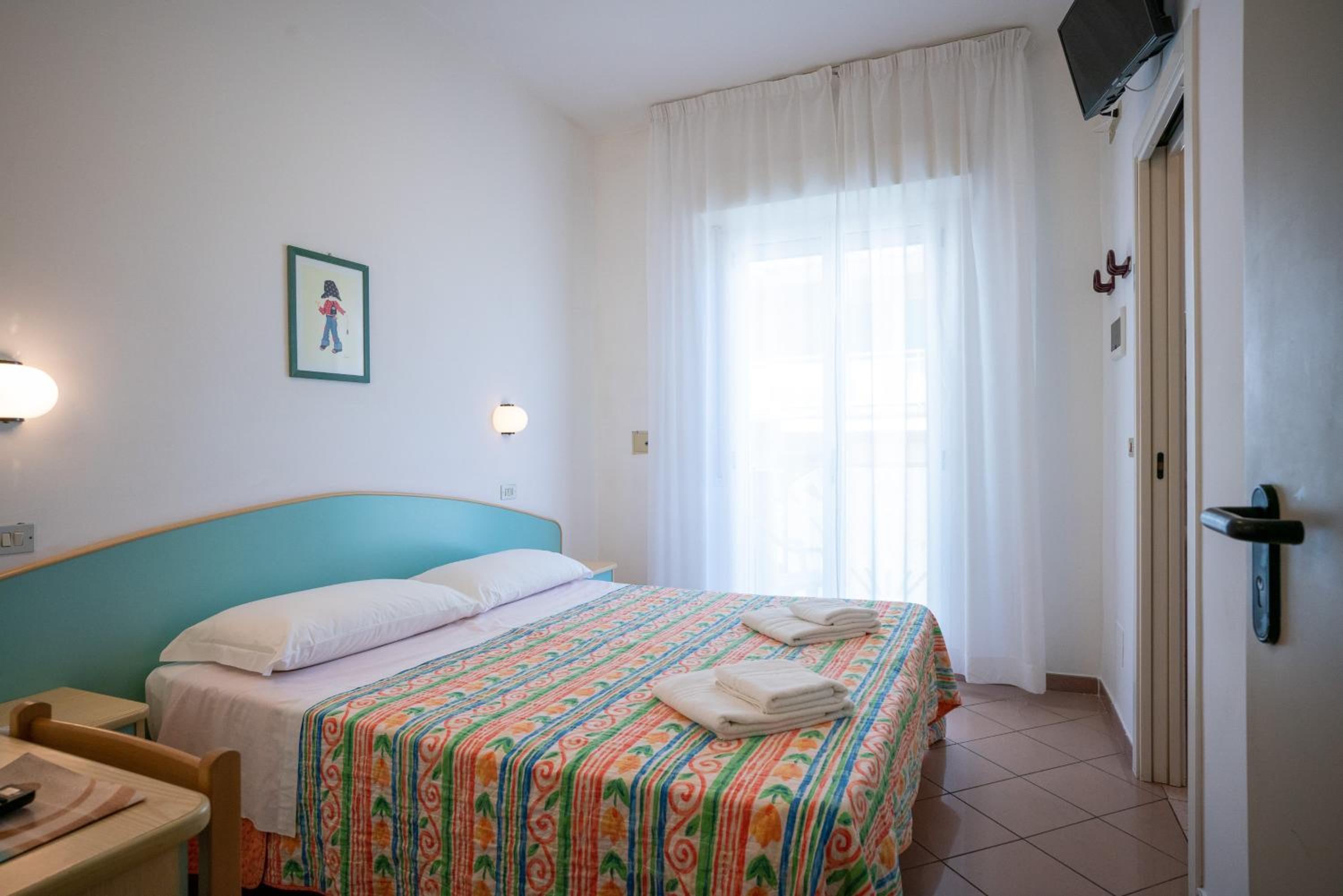 Double or Twin Room - Photo 6